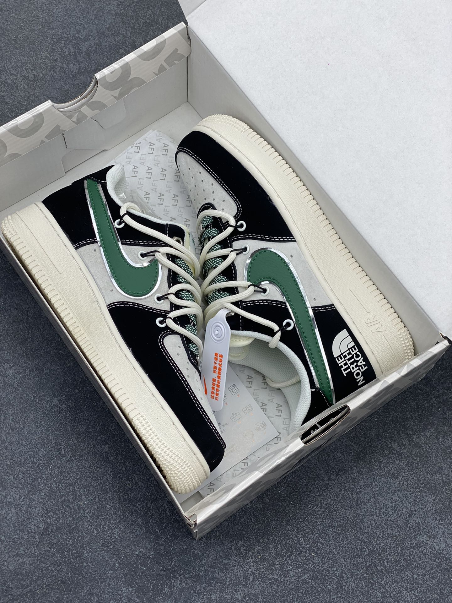图片[9]-NIke Air Force 1 \’07 Low “北面联名–黑绿抽绳”空军一号 低帮 运动鞋 休闲鞋 折边针车 工艺难度大 原楦头原纸板 原装鞋盒 定制五金配件 内置全掌气垫 原厂鞋底 货号：SJ1198-110 尺码：36 36.5 37.5 38 38.5 39 40 40.5 41 42 42.5 43 44 44.5 45-选品中心