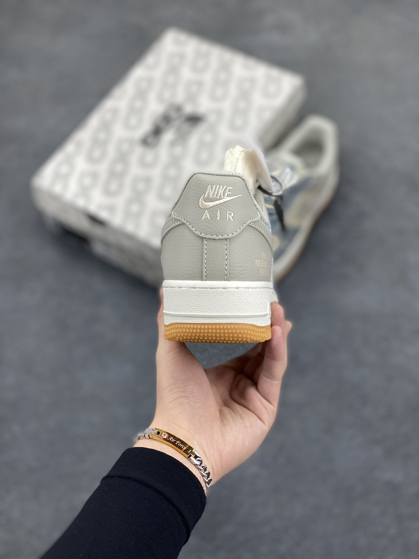 图片[4]-NIke Air Force 1 \’07 Low “北面联名–浅蓝生胶”空军一号 低帮 运动鞋 休闲鞋 折边针车 工艺难度大 原楦头原纸板 原装鞋盒 定制五金配件 内置全掌气垫 原厂鞋底 货号：DM6688-022 尺码：36 36.5 37.5 38 38.5 39 40 40.5 41 42 42.5 43 44 44.5 45-选品中心