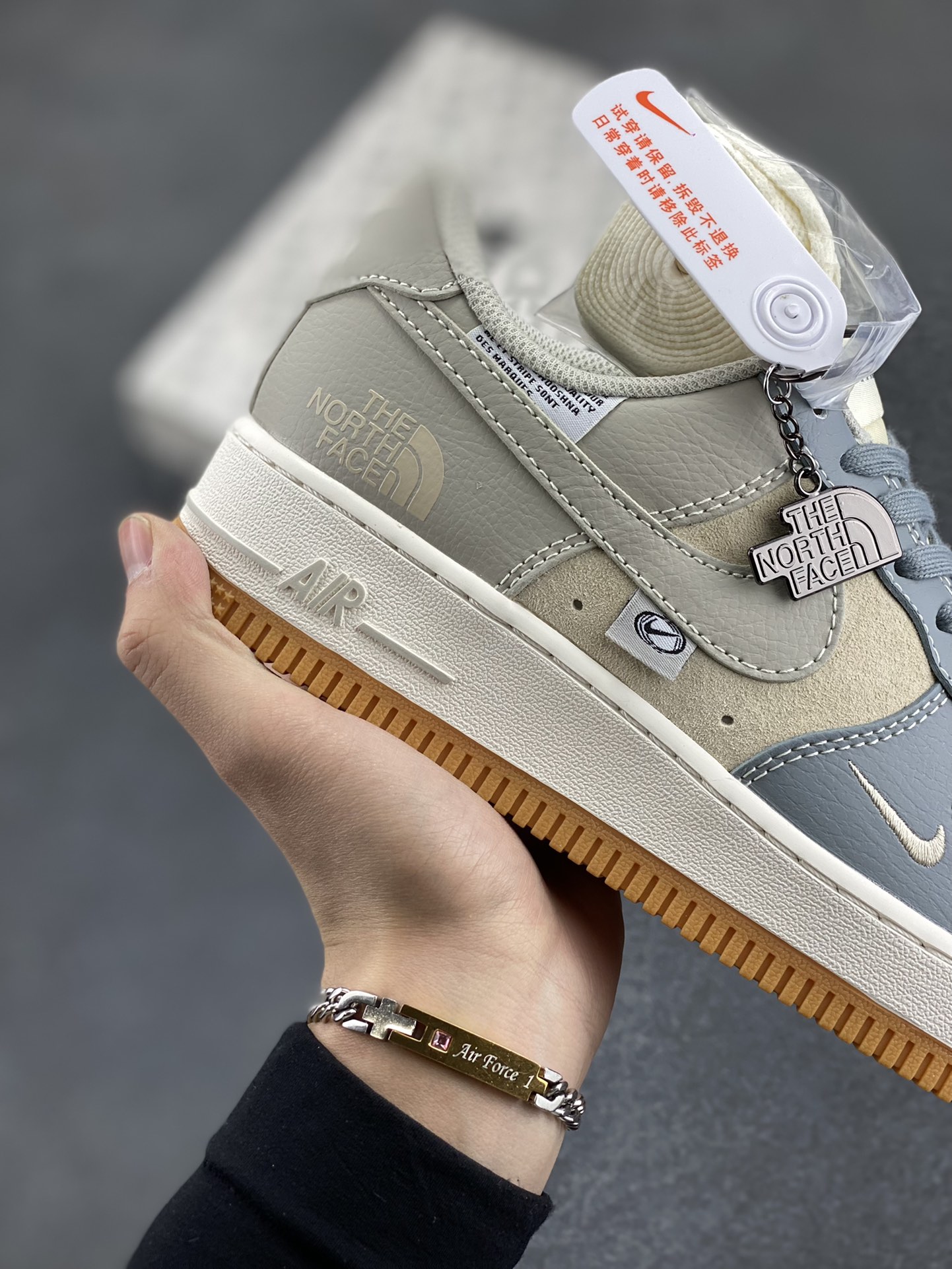 图片[6]-NIke Air Force 1 \’07 Low “北面联名–浅蓝生胶”空军一号 低帮 运动鞋 休闲鞋 折边针车 工艺难度大 原楦头原纸板 原装鞋盒 定制五金配件 内置全掌气垫 原厂鞋底 货号：DM6688-022 尺码：36 36.5 37.5 38 38.5 39 40 40.5 41 42 42.5 43 44 44.5 45-选品中心
