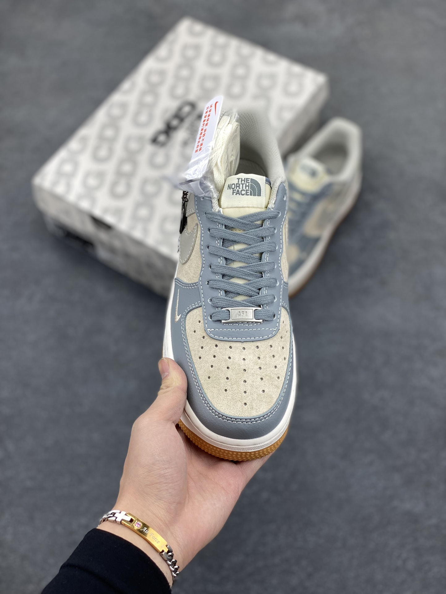 图片[2]-NIke Air Force 1 \’07 Low “北面联名–浅蓝生胶”空军一号 低帮 运动鞋 休闲鞋 折边针车 工艺难度大 原楦头原纸板 原装鞋盒 定制五金配件 内置全掌气垫 原厂鞋底 货号：DM6688-022 尺码：36 36.5 37.5 38 38.5 39 40 40.5 41 42 42.5 43 44 44.5 45-选品中心