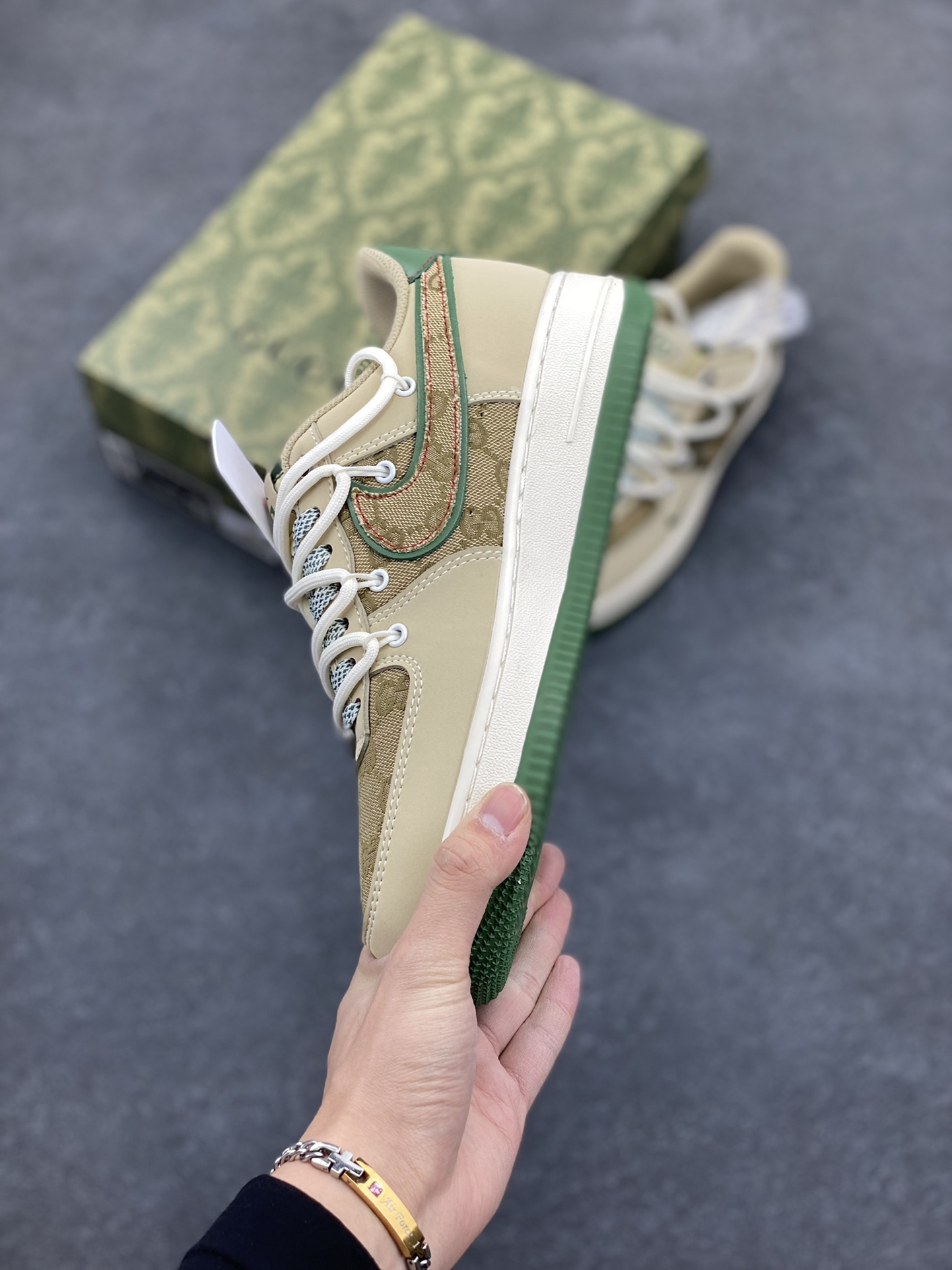 图片[3]-NIke Air Force 1 \’07 Low “古驰联名–本色抽绳”空军一号 低帮 运动鞋 休闲鞋 折边针车 工艺难度大 原楦头原纸板 原装鞋盒 定制五金配件 内置全掌气垫 原厂鞋底 货号：SJ1198-102 尺码：36 36.5 37.5 38 38.5 39 40 40.5 41 42 42.5 43 44 44.5 45-选品中心