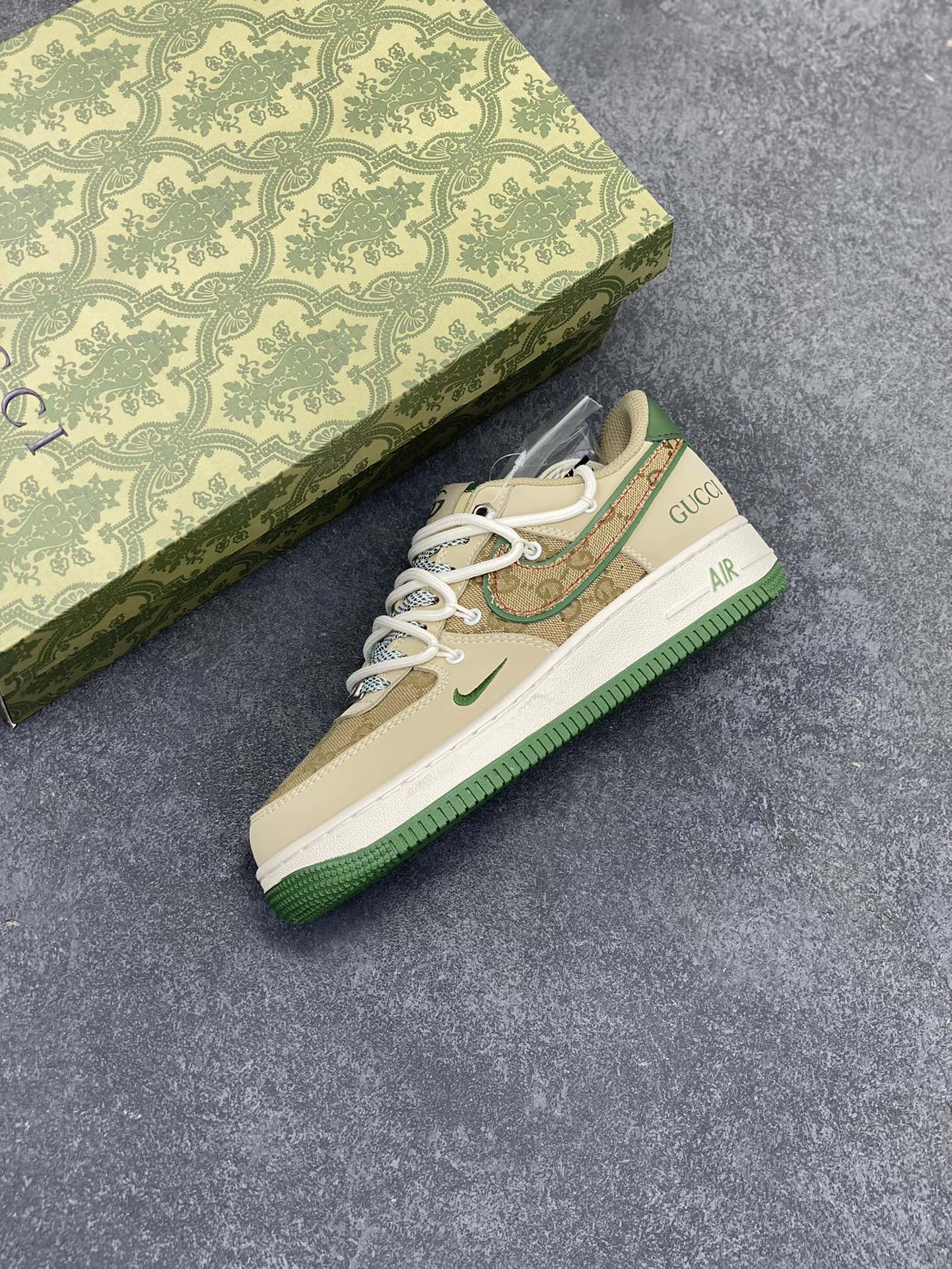 图片[7]-NIke Air Force 1 \’07 Low “古驰联名–本色抽绳”空军一号 低帮 运动鞋 休闲鞋 折边针车 工艺难度大 原楦头原纸板 原装鞋盒 定制五金配件 内置全掌气垫 原厂鞋底 货号：SJ1198-102 尺码：36 36.5 37.5 38 38.5 39 40 40.5 41 42 42.5 43 44 44.5 45-选品中心