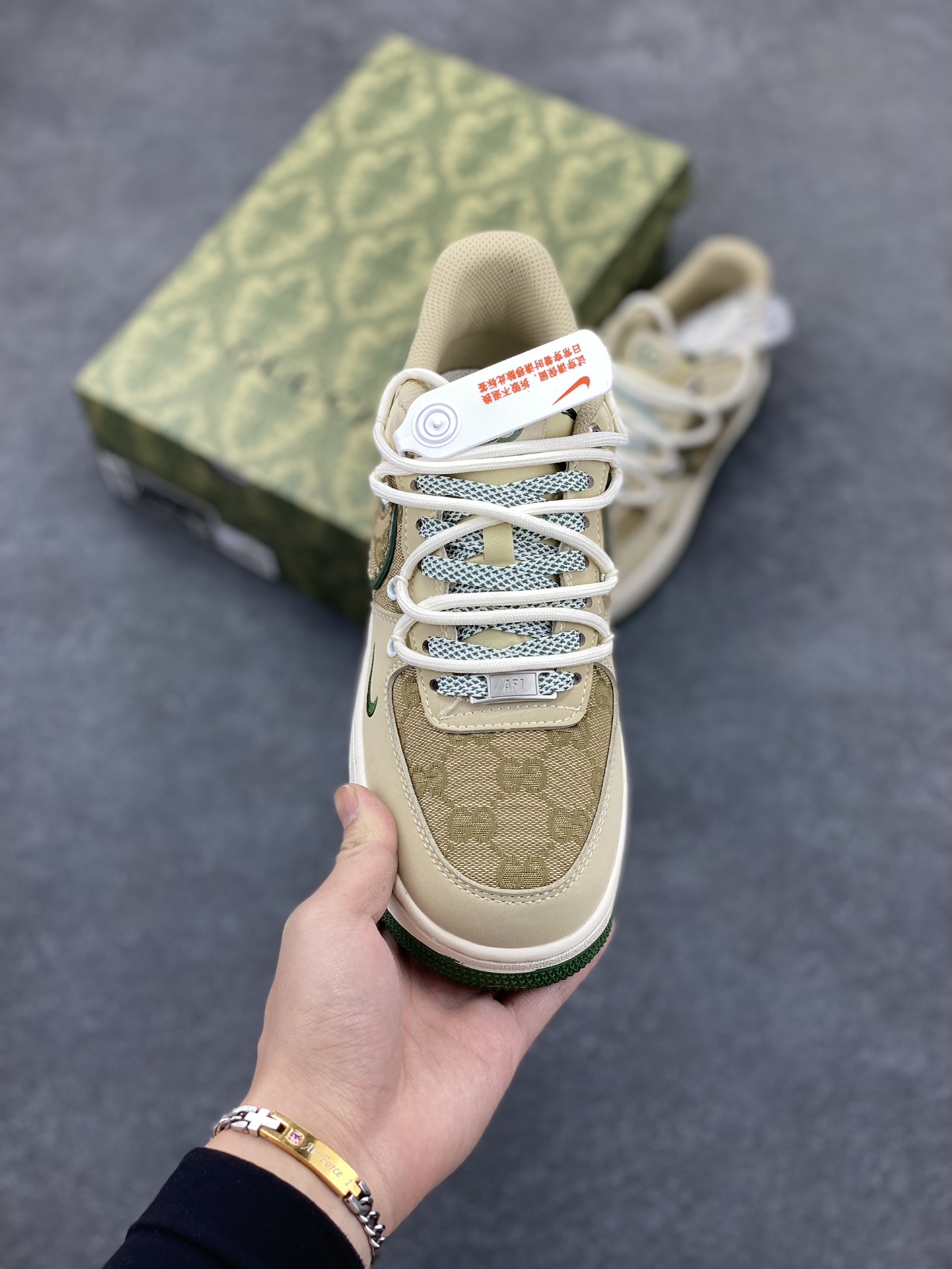 图片[2]-NIke Air Force 1 \’07 Low “古驰联名–本色抽绳”空军一号 低帮 运动鞋 休闲鞋 折边针车 工艺难度大 原楦头原纸板 原装鞋盒 定制五金配件 内置全掌气垫 原厂鞋底 货号：SJ1198-102 尺码：36 36.5 37.5 38 38.5 39 40 40.5 41 42 42.5 43 44 44.5 45-选品中心