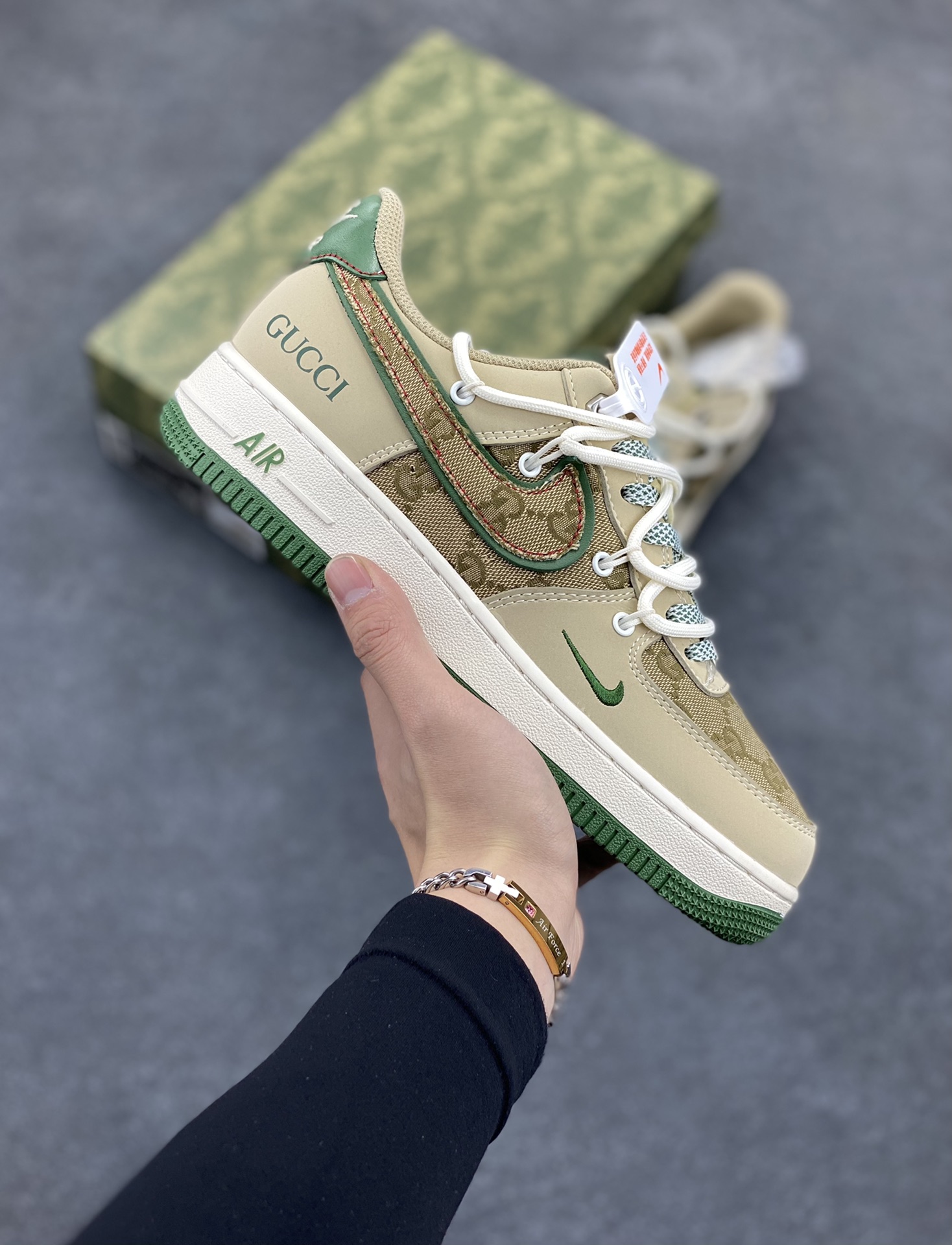 NIke Air Force 1 \’07 Low “古驰联名–本色抽绳”空军一号 低帮 运动鞋 休闲鞋 折边针车 工艺难度大 原楦头原纸板 原装鞋盒 定制五金配件 内置全掌气垫 原厂鞋底 货号:SJ1198-102 尺码:36 36.5 37.5 38 38.5 39 40 40.5 41 42 42.5 43 44 44.5 45-选品中心