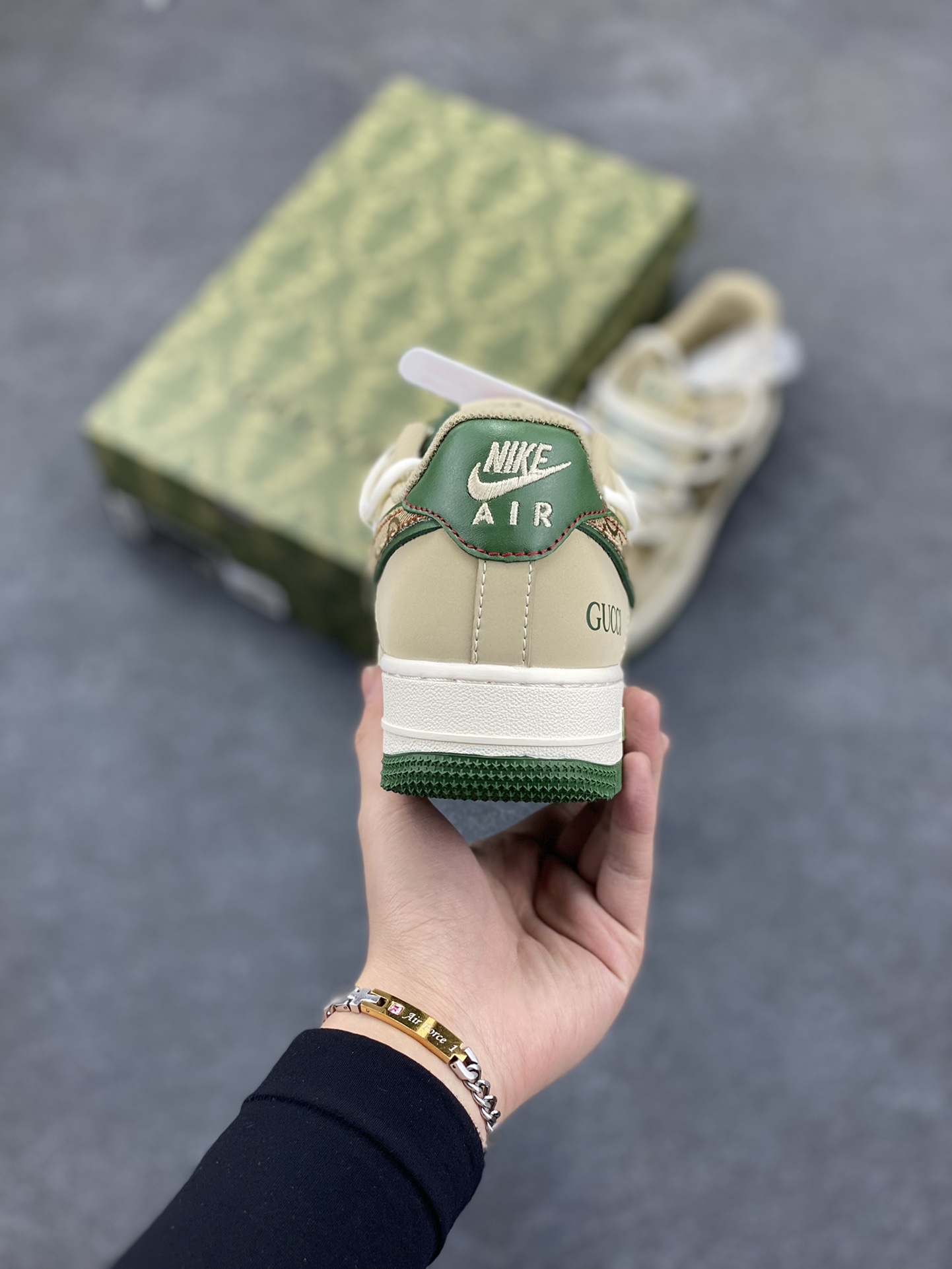 图片[4]-NIke Air Force 1 \’07 Low “古驰联名–本色抽绳”空军一号 低帮 运动鞋 休闲鞋 折边针车 工艺难度大 原楦头原纸板 原装鞋盒 定制五金配件 内置全掌气垫 原厂鞋底 货号：SJ1198-102 尺码：36 36.5 37.5 38 38.5 39 40 40.5 41 42 42.5 43 44 44.5 45-选品中心