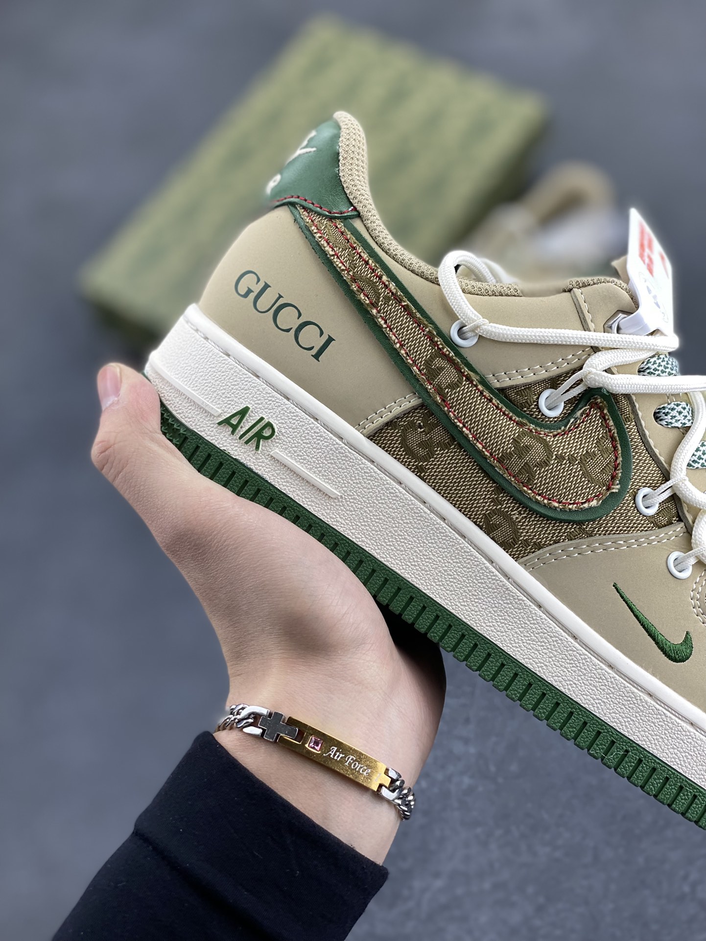 图片[6]-NIke Air Force 1 \’07 Low “古驰联名–本色抽绳”空军一号 低帮 运动鞋 休闲鞋 折边针车 工艺难度大 原楦头原纸板 原装鞋盒 定制五金配件 内置全掌气垫 原厂鞋底 货号：SJ1198-102 尺码：36 36.5 37.5 38 38.5 39 40 40.5 41 42 42.5 43 44 44.5 45-选品中心