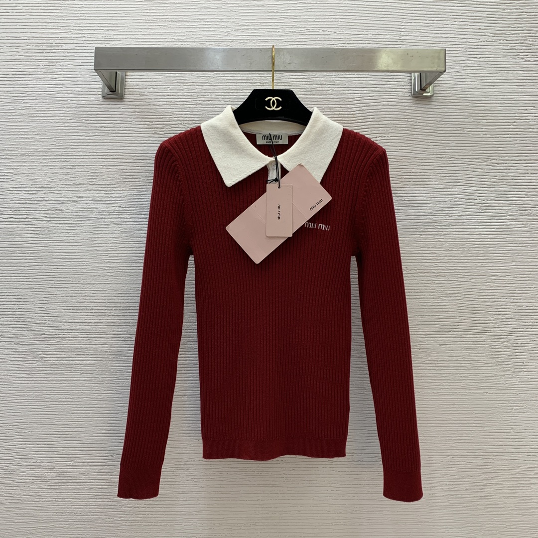 NO:316749,Model number G21457 MiuMi* new style, embroidered letter logo on the chest, contrasting color spliced ​​buttoned front lapel, long sleeve pullover sweater top!  (M/38 size bust 64, sleeve length 56, clothing length 56), miumiu, alexander wang19860909款号G21457 MiuMi*缪家新款 胸前刺绣字母logo标志撞色拼接系扣前襟翻领长袖套头针织衫上衣！（M/38码胸围64,袖长56,衣长56）,,miumiu,alexander wang,Women's clothing
