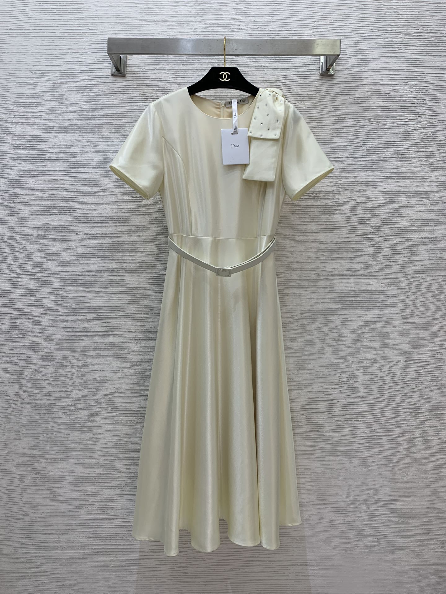 NO:314903,Model number G25020957 Dio* new high-end customization, bow-set diamond bead decoration, waist-hugging, slimming, large short-sleeved dress!  Apricot, red, (M size bust 90, sleeve length 20, waist 74, skirt length 120), dior, skirt 1, T-shirt, alexander wang19860909款号G25020957 Dio*新款高端定制 蝴蝶结镶钻钉珠装饰收腰显瘦大摆短袖连衣裙！杏色、红色、（M码胸围90,袖长20,腰围74,裙长120）,,dior,skirts,T-shirt,alexander wang,Women's clothing