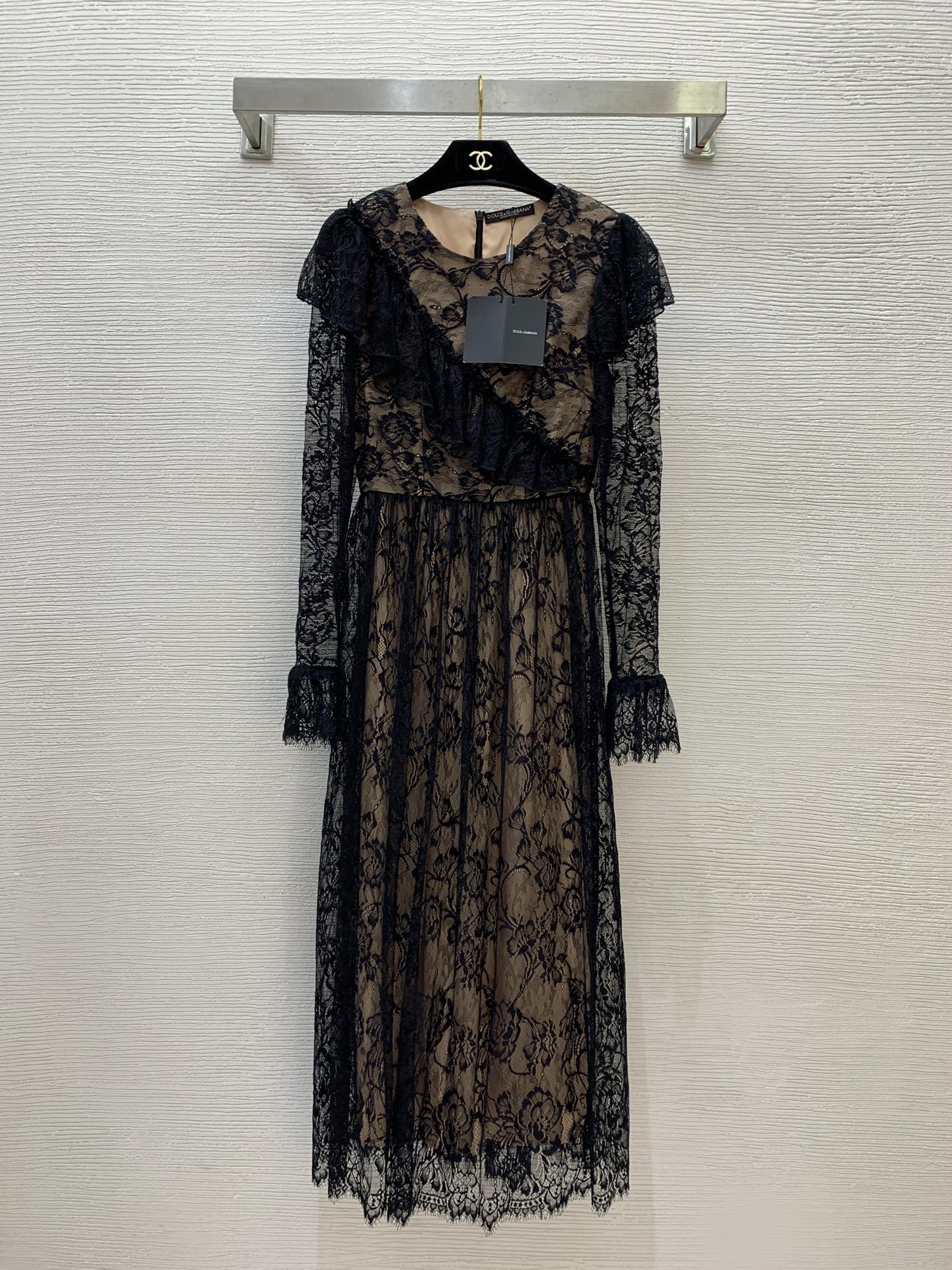 NO:316202,Model number G25011587 Dolce & Gabbana DG* newest sexy transparent lace ruffle edge fitted waist slim big skirt hem flared long sleeve dress!  Black, (Size S bust 84, sleeve length 66, waist 66, skirt length 126), Dolce & Gabbana, skirts, alexander wang19860909款号G25011587 杜嘉班纳DG*新款 性感透视蕾丝荷叶边拼接收腰显瘦大裙摆喇叭长袖连衣裙！黑色,（S码胸围84,袖长66,腰围66,裙长126）,,Dolce&Gabbana,skirts,alexander wang,Women's clothing