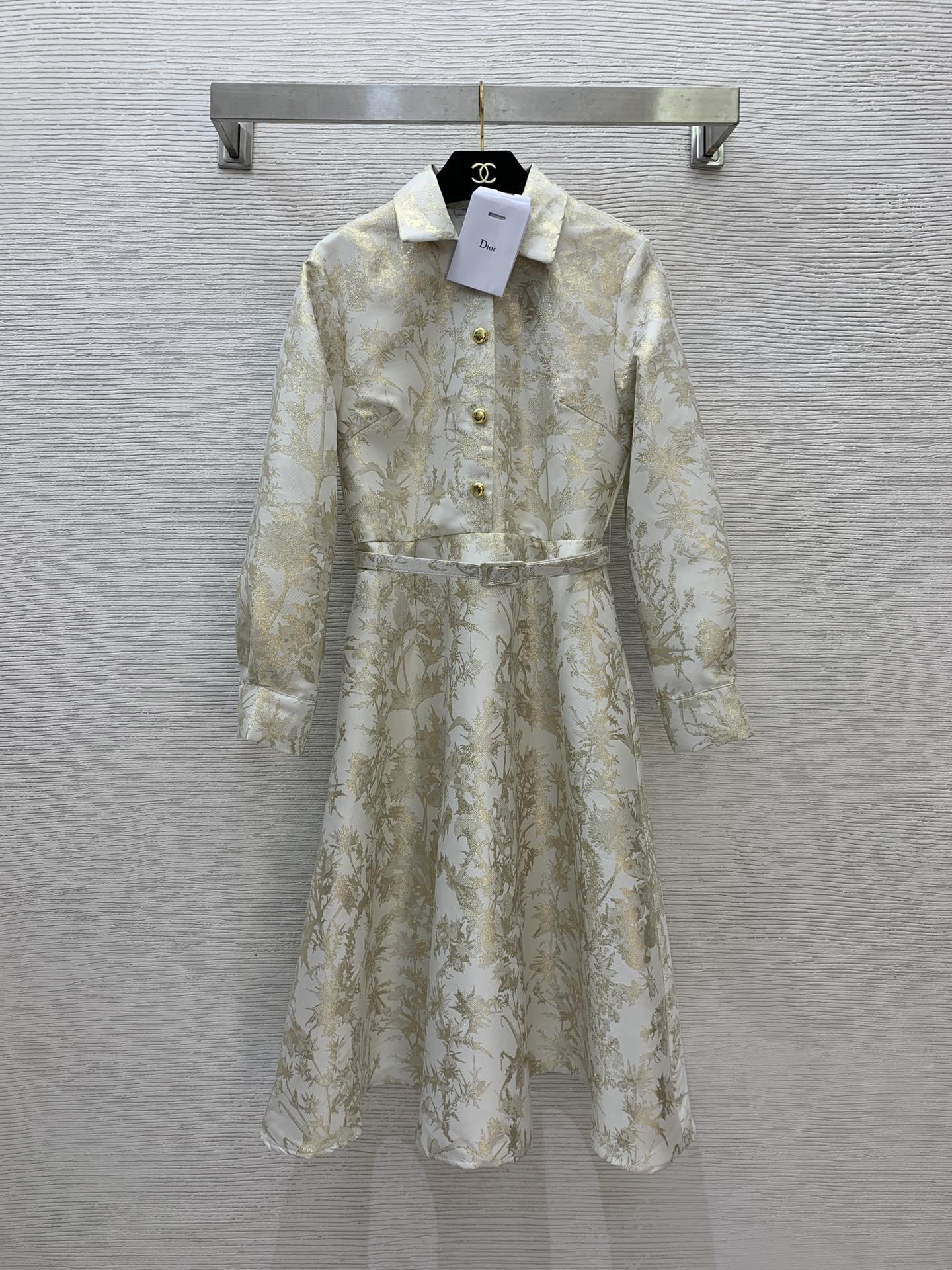 NO:316227,Model number G11678 Dio* new custom gold powder shines crisp jacquard fabric, temperament celebrity half-body buckle placket lapel waist slim and fluffy long-sleeved dress!  Black, white, (M size bust 88, sleeve length 58, waist 78, skirt length 111),,dior, skirt 1,alexander wang19860909款号G11678 Dio*新款定制金粉闪耀挺括提花面料、气质名媛半身系扣门襟翻领收腰显瘦蓬蓬大摆长袖连衣裙！黑色、白色、（M码胸围88,袖长58,腰围78,裙长111）,,dior,skirts,alexander wang,Women's clothing