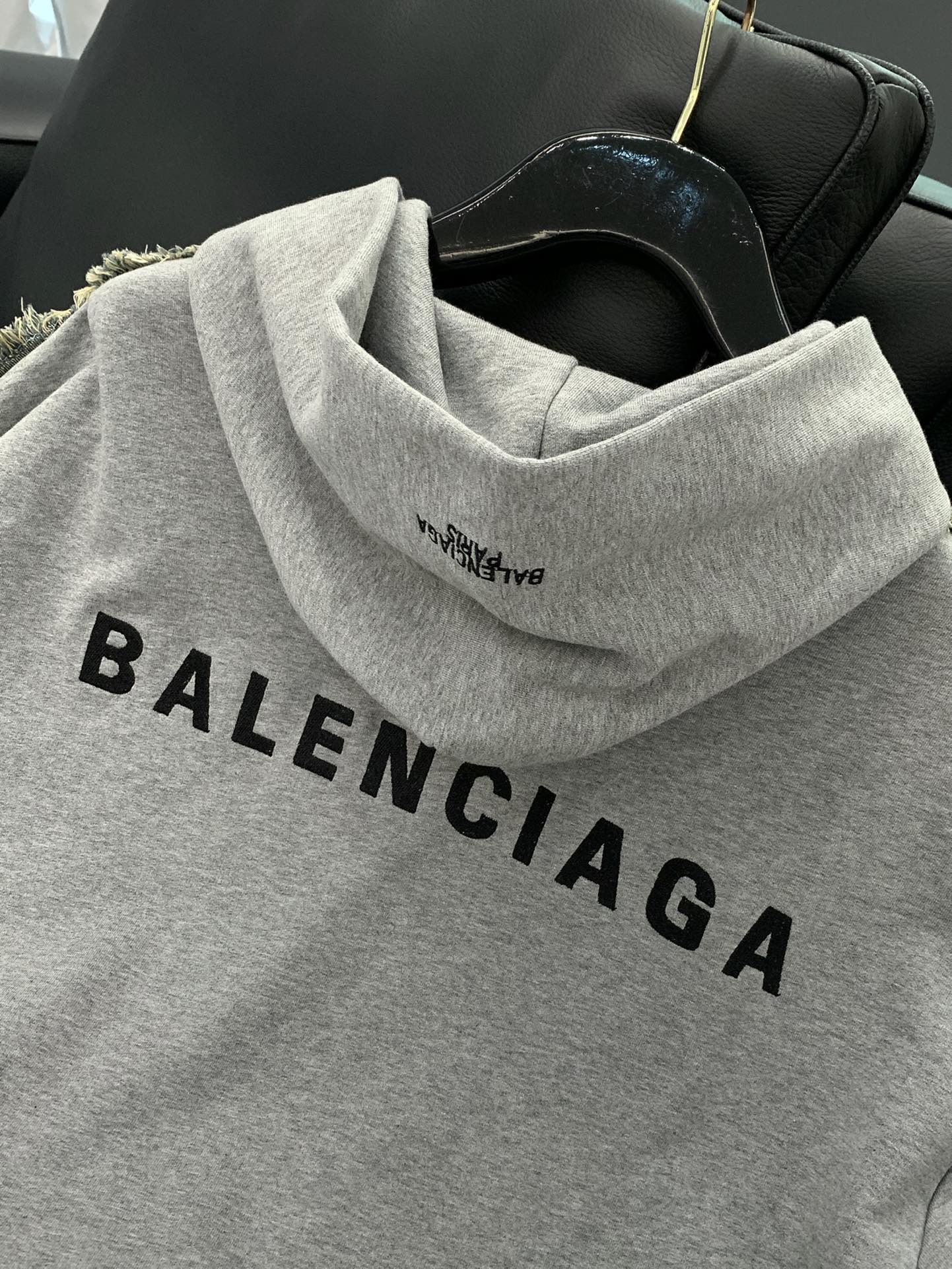 ，Balenciaga 巴黎世家，2025春季最新款，专柜同步有售，原单狠货，爆款时尚休闲牛仔拼接外套，