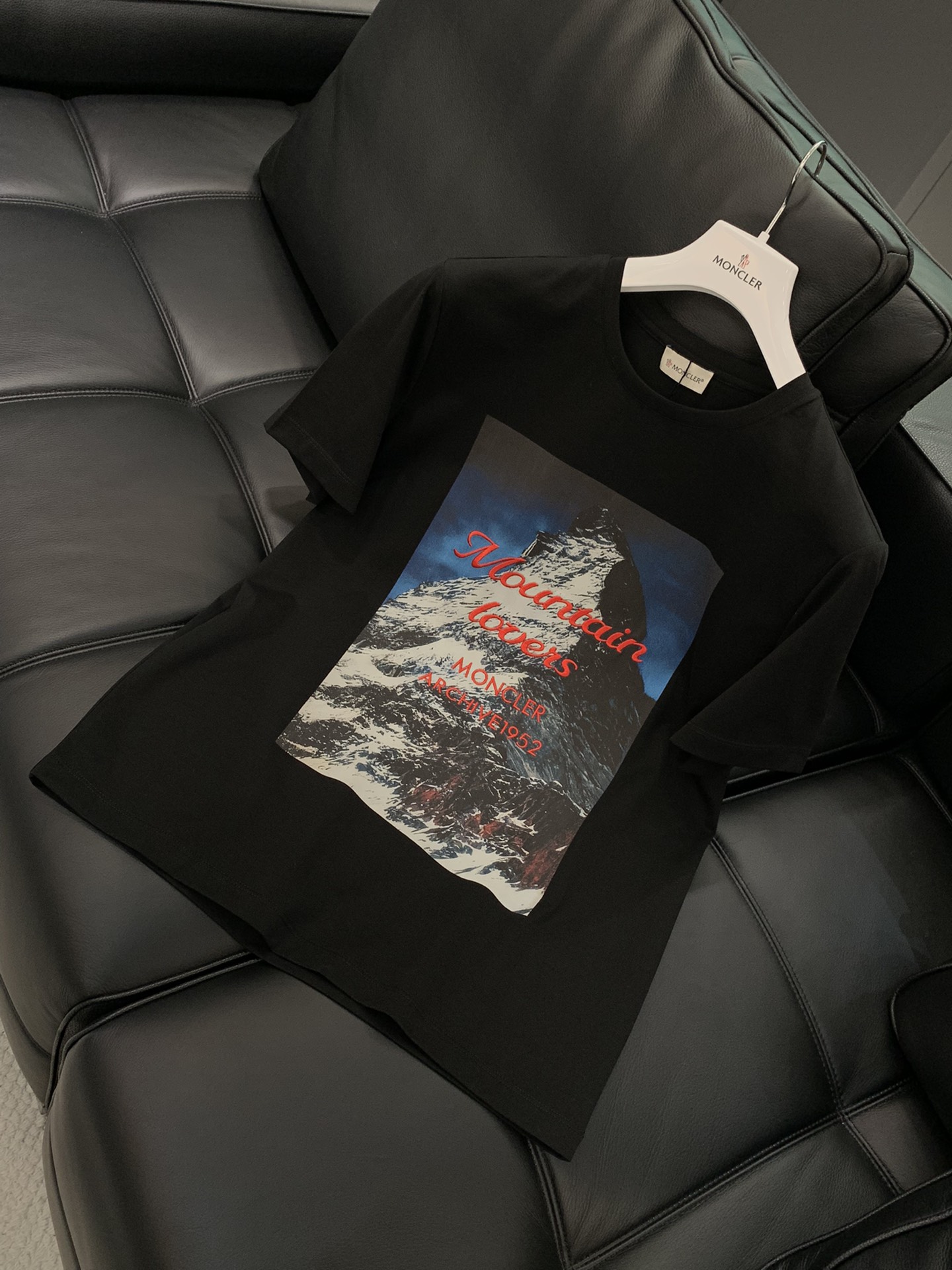 ，Moncler 蒙口，2025夏季最新品，专柜同步有售，原单狠货，时尚休闲圆领短袖T恤，上身舒适！吸睛