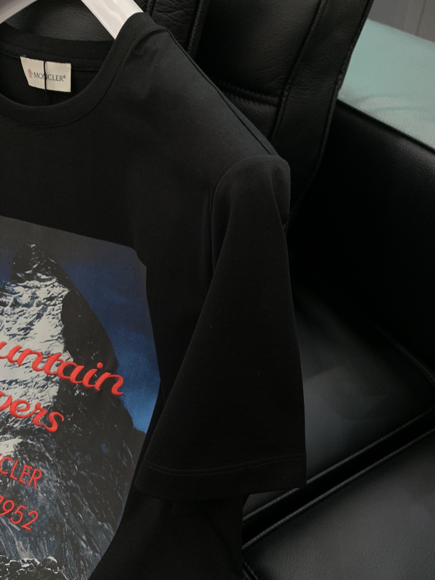 ，Moncler 蒙口，2025夏季最新品，专柜同步有售，原单狠货，时尚休闲圆领短袖T恤，上身舒适！吸睛