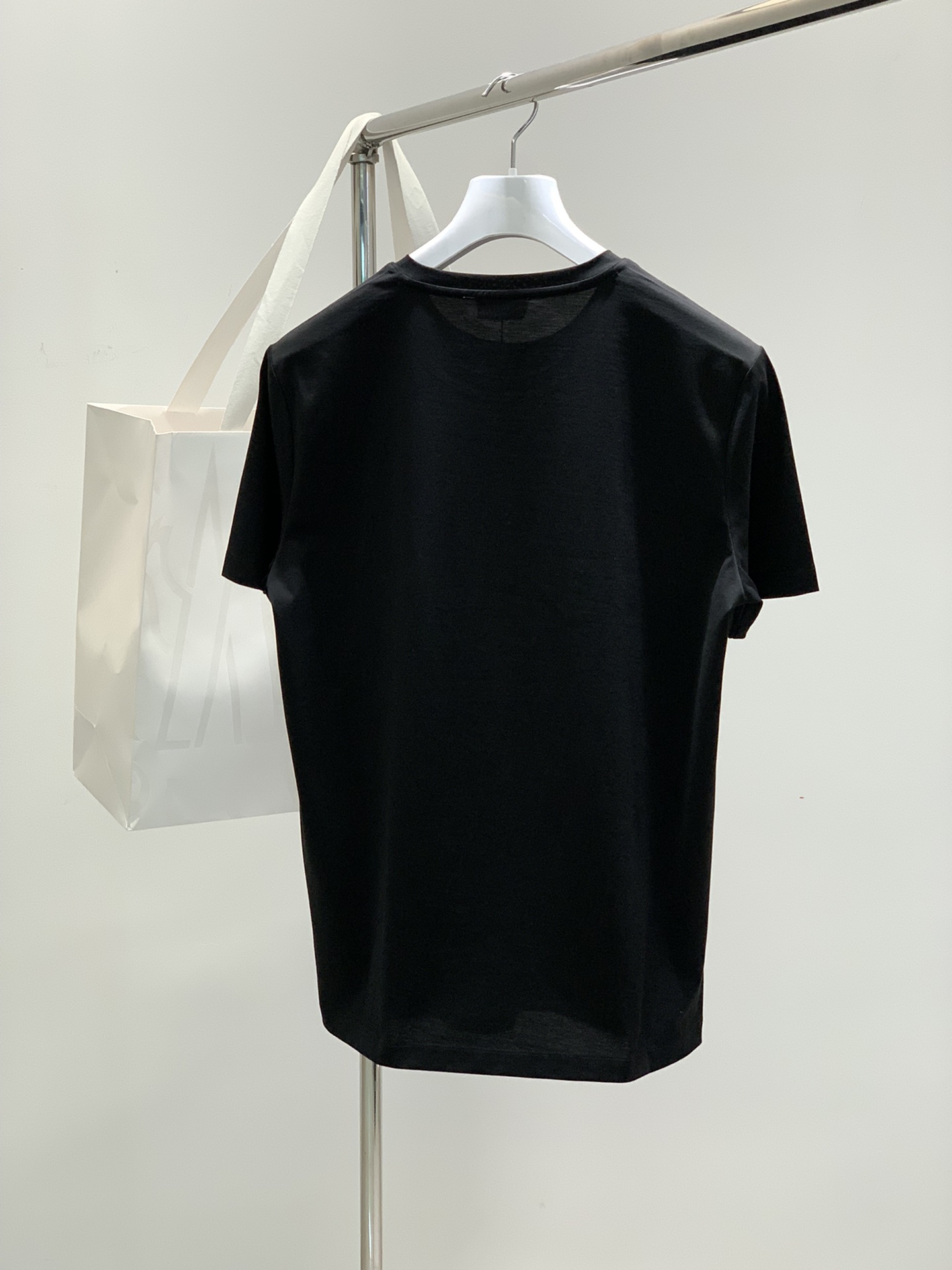 ，Moncler 蒙口，2025夏季最新品，专柜同步有售，原单狠货，时尚休闲圆领短袖T恤，上身舒适！吸睛