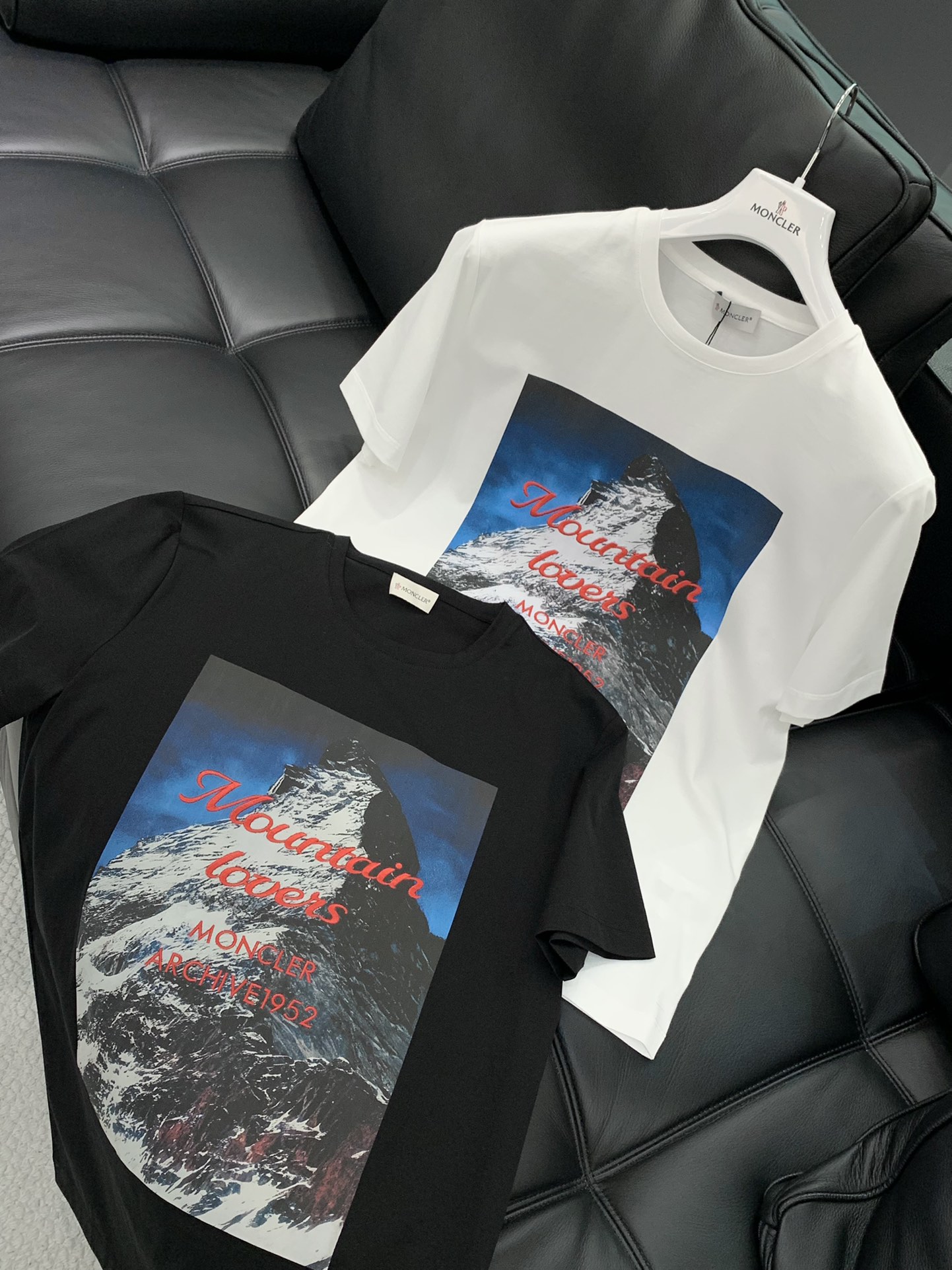 ，Moncler 蒙口，2025夏季最新品，专柜同步有售，原单狠货，时尚休闲圆领短袖T恤，上身舒适！吸睛