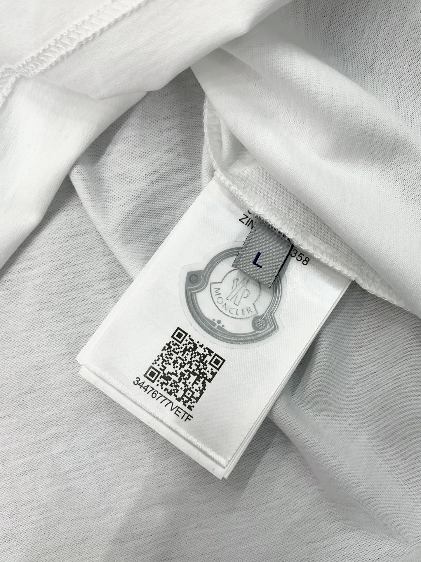 ，Moncler 蒙口，2025夏季最新品，专柜同步有售，原单狠货，时尚休闲圆领短袖T恤，上身舒适！吸睛