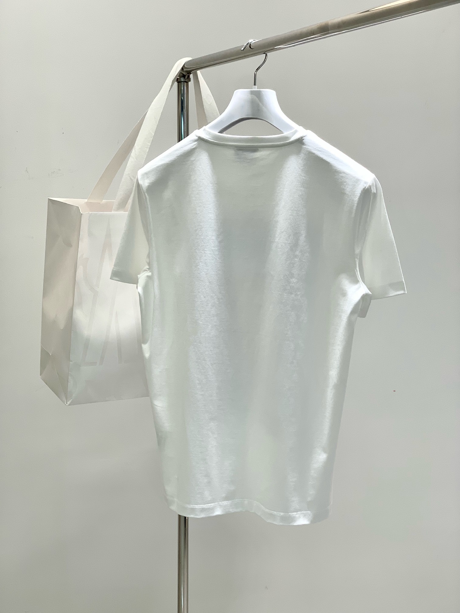 ，Moncler 蒙口，2025夏季最新品，专柜同步有售，原单狠货，时尚休闲圆领短袖T恤，上身舒适！吸睛