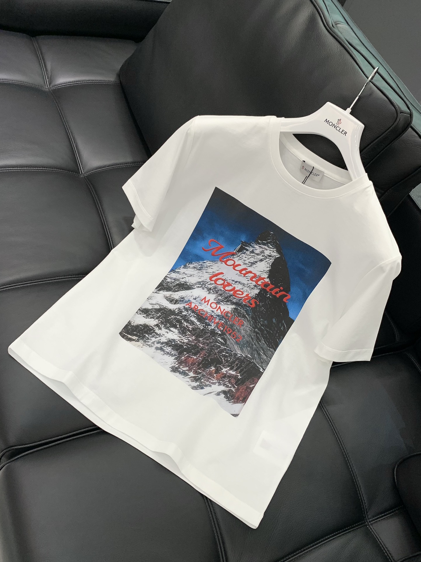 ，Moncler 蒙口，2025夏季最新品，专柜同步有售，原单狠货，时尚休闲圆领短袖T恤，上身舒适！吸睛
