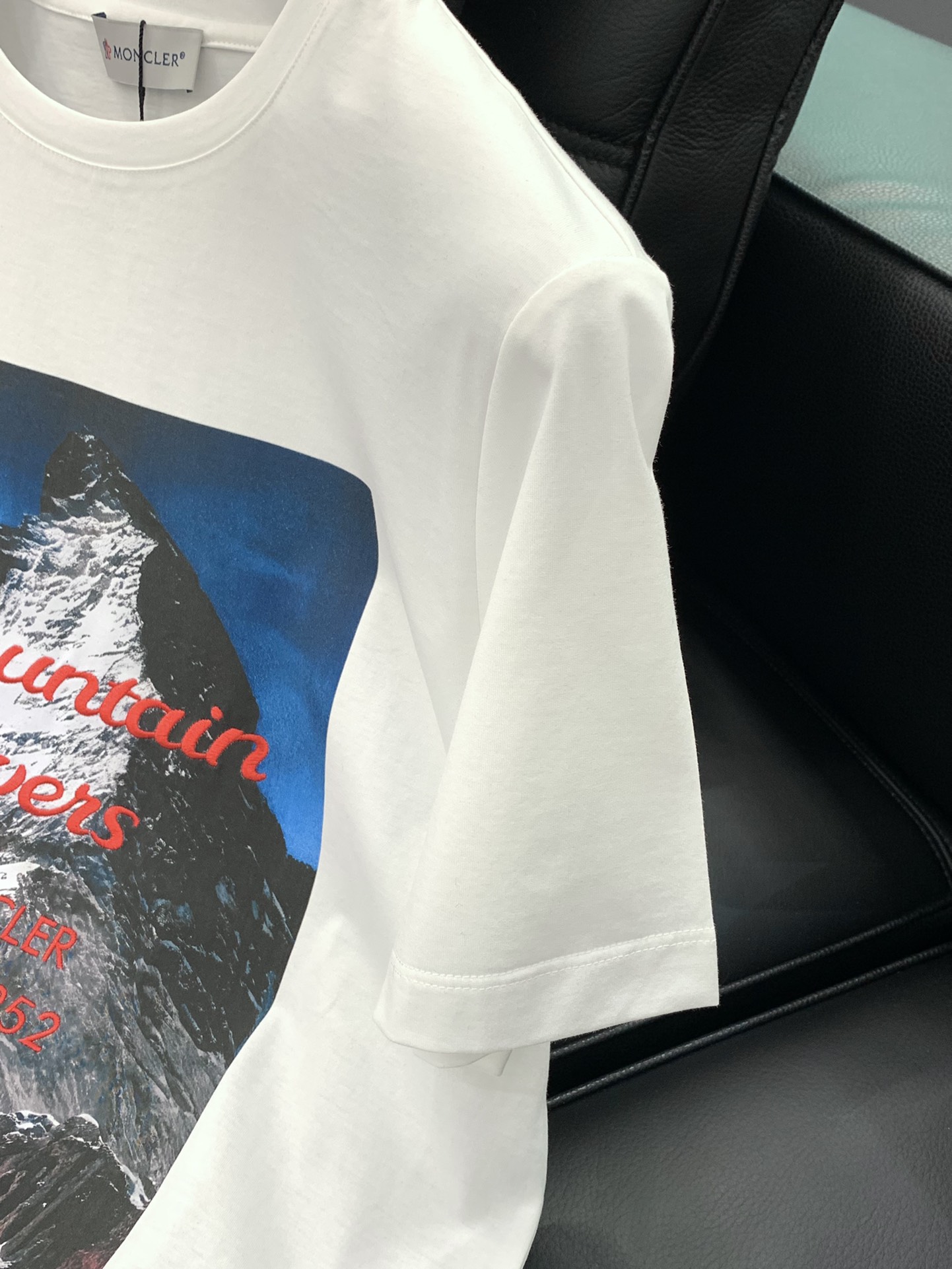 ，Moncler 蒙口，2025夏季最新品，专柜同步有售，原单狠货，时尚休闲圆领短袖T恤，上身舒适！吸睛