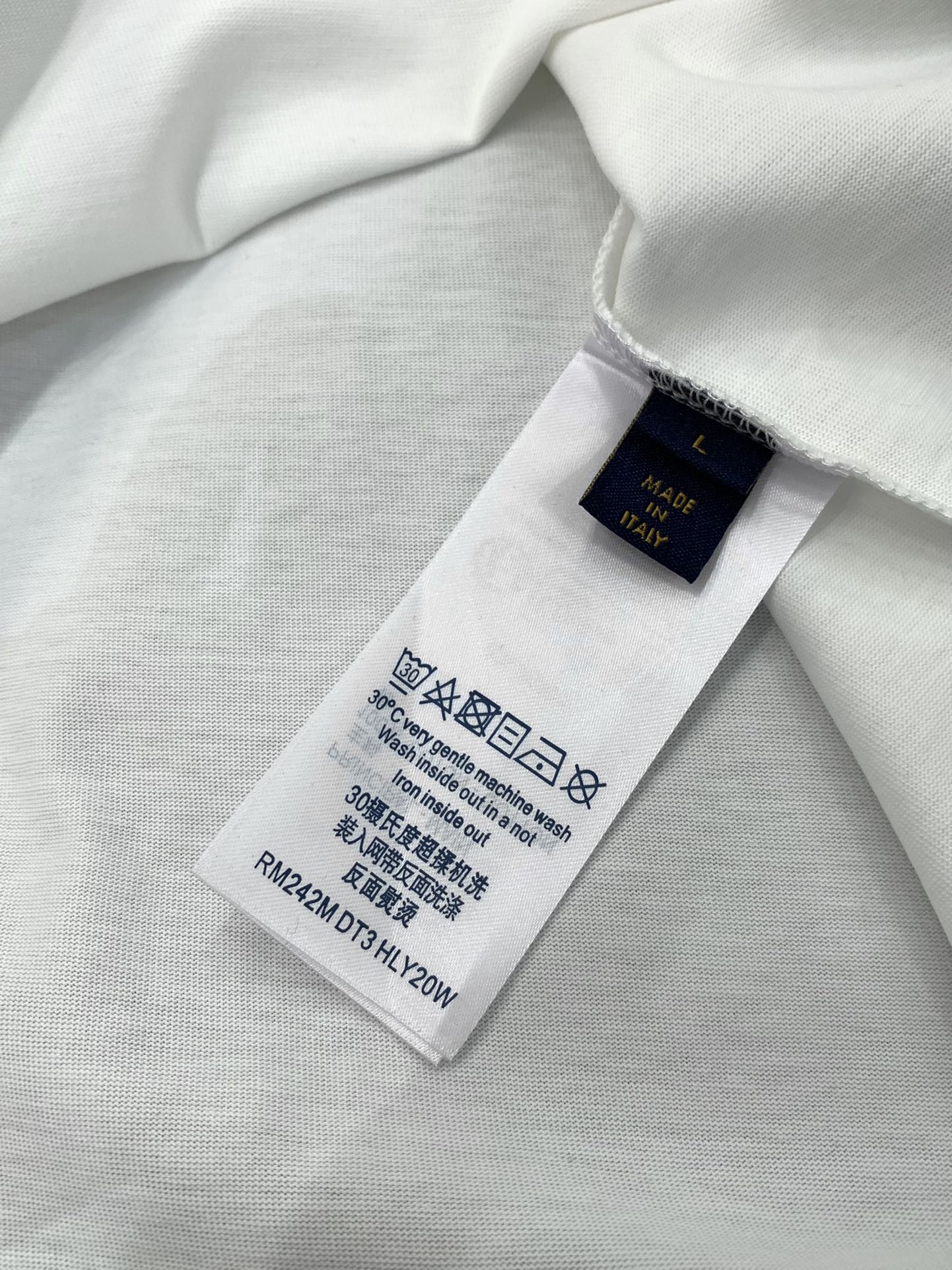 ，LouisVuitton 路易威登，2025春夏最新款，专柜同步有售，原单狠货，时尚休闲圆领短袖T恤，