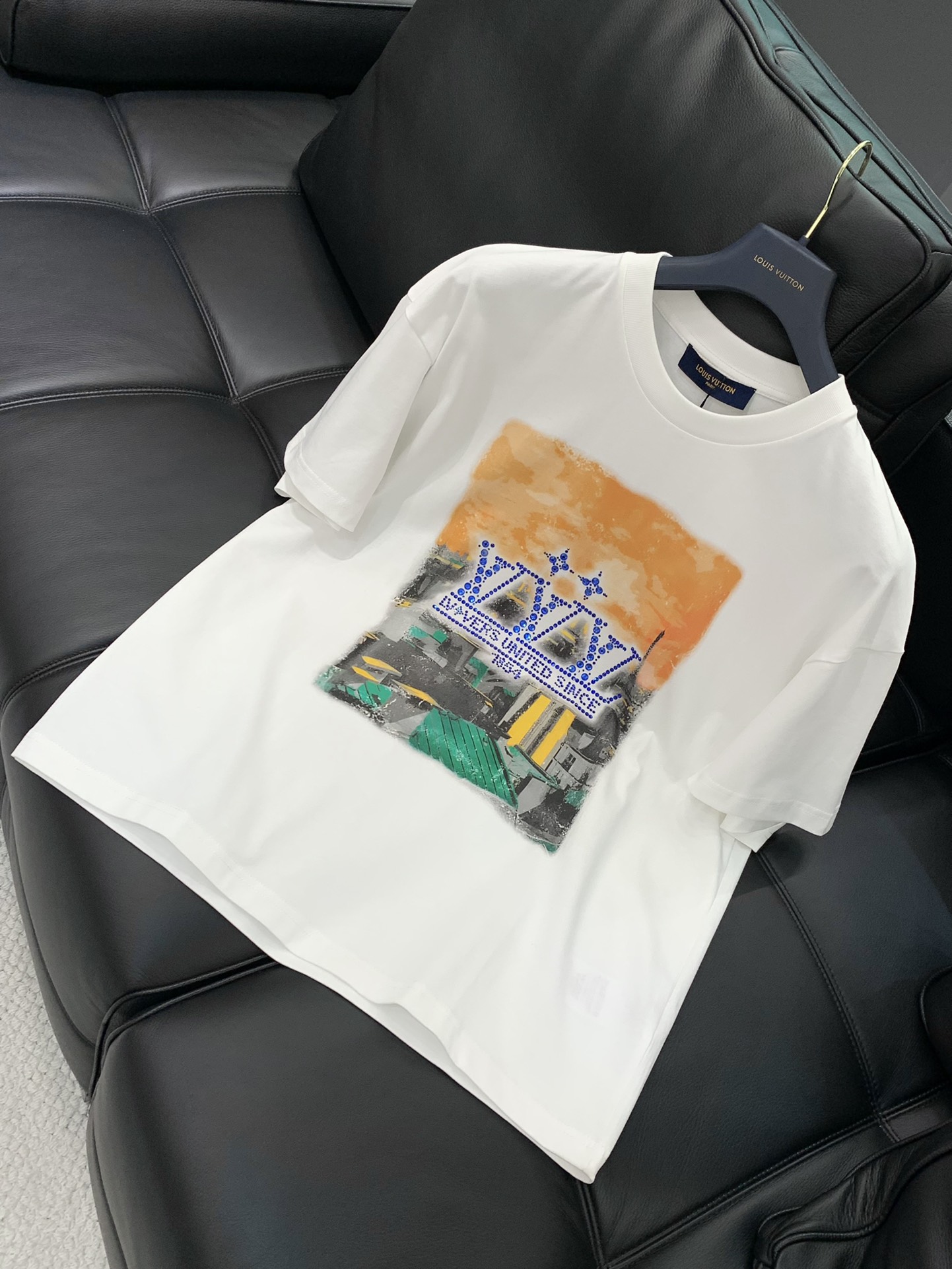 ，LouisVuitton 路易威登，2025春夏最新款，专柜同步有售，原单狠货，时尚休闲圆领短袖T恤，