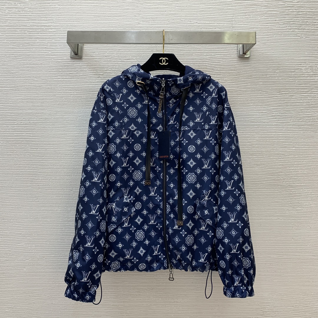 NO:314900,Model number D25021188 Double-sided LOUIS*Donkey New Style, Old-fashioned Letter Printing Logo Loose Fashion Leather Zipper Decoration Drawstring Hooded Jacket!  (M size bust 120, sleeve length 55, clothing length 63), louis vuitton,louis vuitton,louis vuitton,jackets & coats,hats,alexander wang19860909款号D25021188 双面穿LOUIS*驴家新款 老花字母印花logo宽松时尚皮革拉链装饰抽绳连帽冲锋衣外套！（M码胸围120,袖长55,衣长63）,,louis vuitton,louis vuitton,louis vuitton,jackets & coats,hats,alexander wang,Women's clothing
