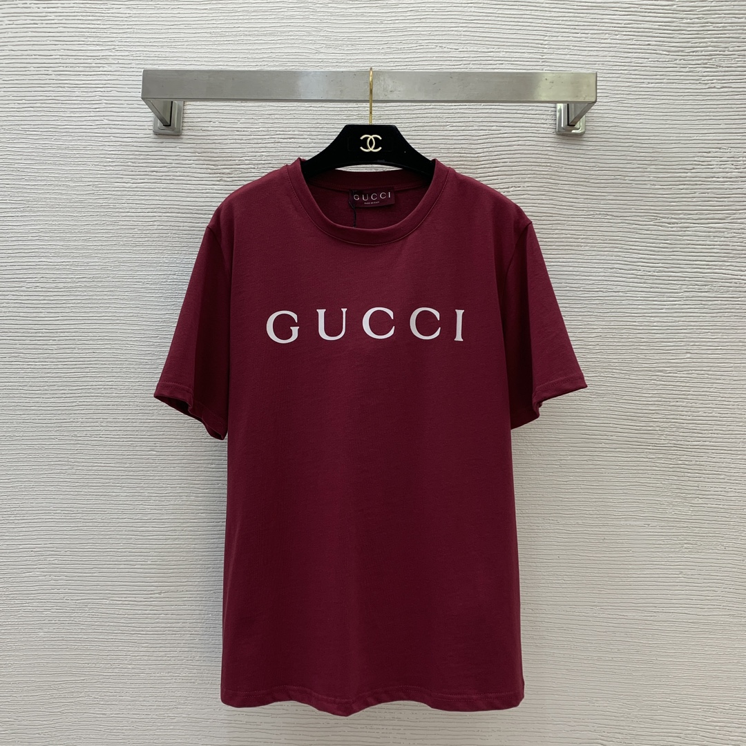 NO:314886,Model number D24020842 GUCC* new style, fashionable and simple chest letter logo print loose and versatile round neck short-sleeved T-shirt top!  Encore red, white, black, (M size bust 106, 23, 68 length), gucci, T-shirt, tees, t-shirt, alexander wang19860909款号D24020842 GUCC*新款 时尚简约胸前字母logo印花宽松百搭圆领短袖t恤上衣！安可拉红、白色、黑色、（M码胸围106,衣长23,衣长68）,,gucci,T-shirt,tees，t-shirt,alexander wang,Women's clothing