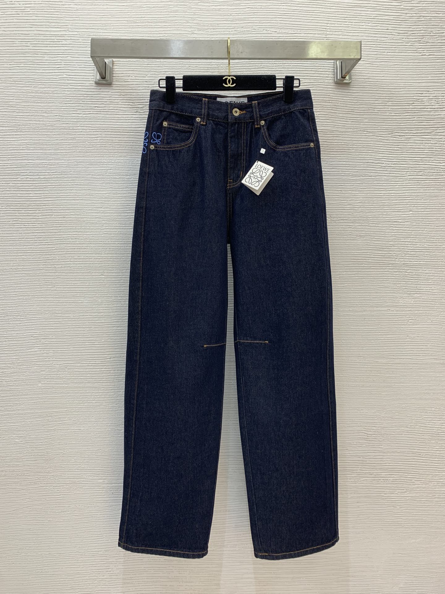 NO:314895,Model number G25020938 LOEW* newest high-end custom original letter logo hardware accessories, simple and fashionable logo embroidery decorative loose wide-leg jeans and trousers!  Dark blue, (M size waist 74, hip 92, pants length 103, loewe, jeans, alexander wang19860909款号G25020938 LOEW*新款 高端定制原版字母logo五金配件、简约时尚logo刺绣装饰宽松阔腿牛仔裤长裤！深蓝色,（M码腰围74,臀围92,裤长103,,loewe,jeans,alexander wang,Women's clothing