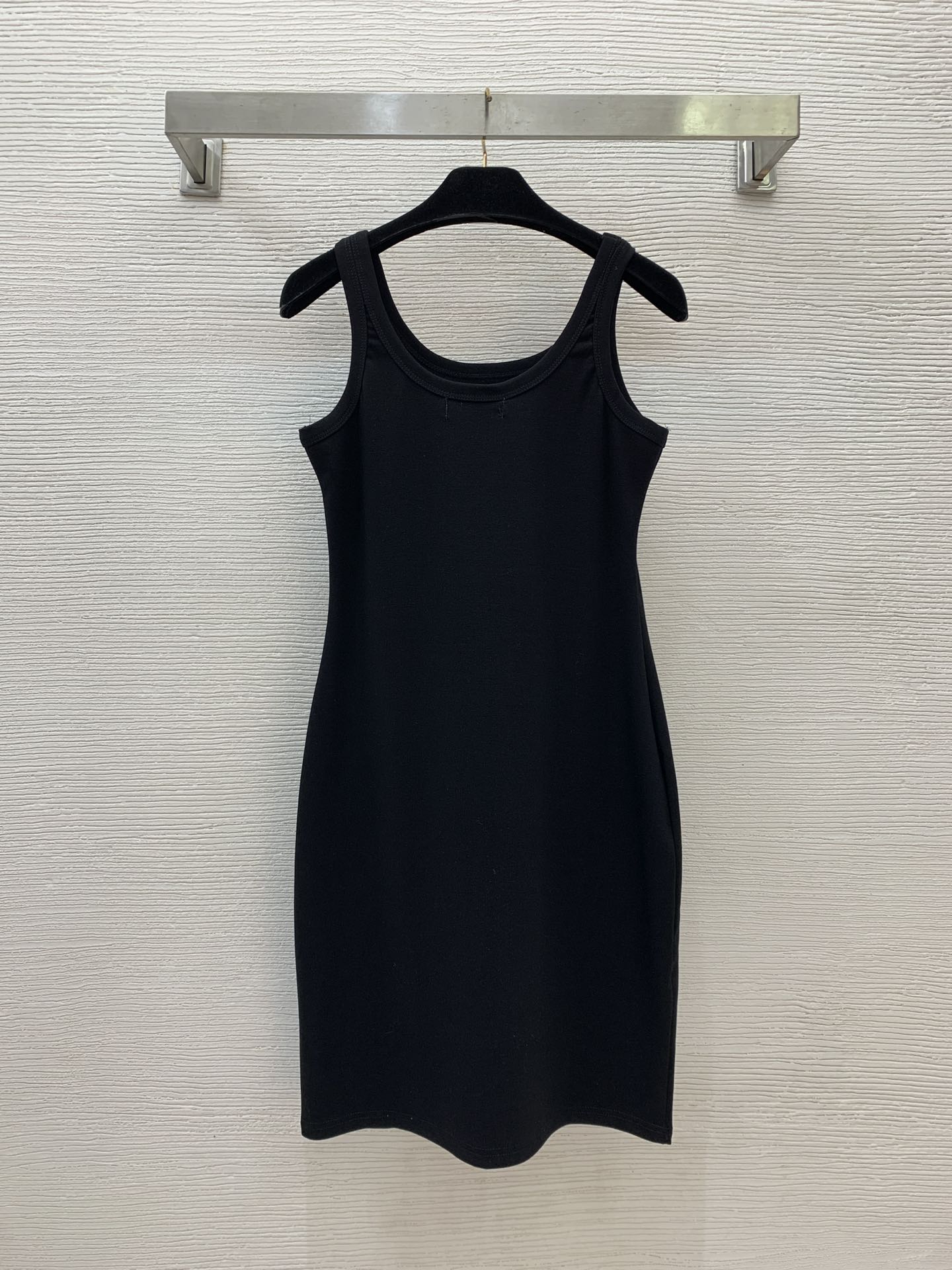 Dolce & Gabbana Bodycon Mini Dress with Logo Patch - Slim Fit 5 i1736931216 8455 3