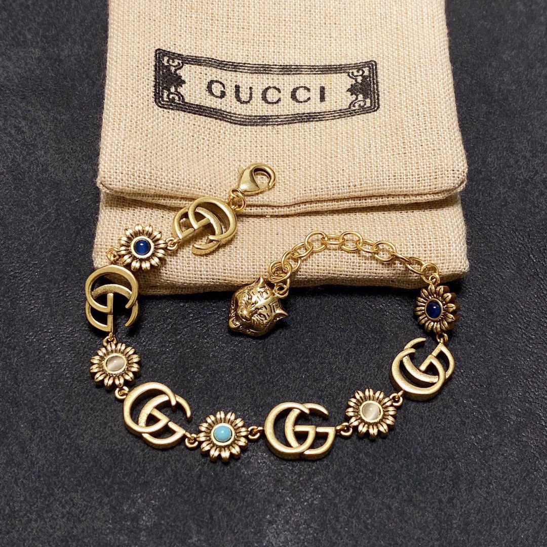 NO:112949,A super popular Gucci double G bracelet, the counter genuine synchronous quality logo, high quality must-pull zp customization ~ The essential season for exquisite girls to show their wrists in summer is beautiful, jewelry quality, gucci, gucci, bracelet19860909超级爆的一款Gucci古驰双G手链 专柜正品同步品质logo高品质必拔草zp定制 ～ 精致女孩必备夏天露手腕的季节美爆了,饰品精品,gucci,gucci,bracelet,Jewelry