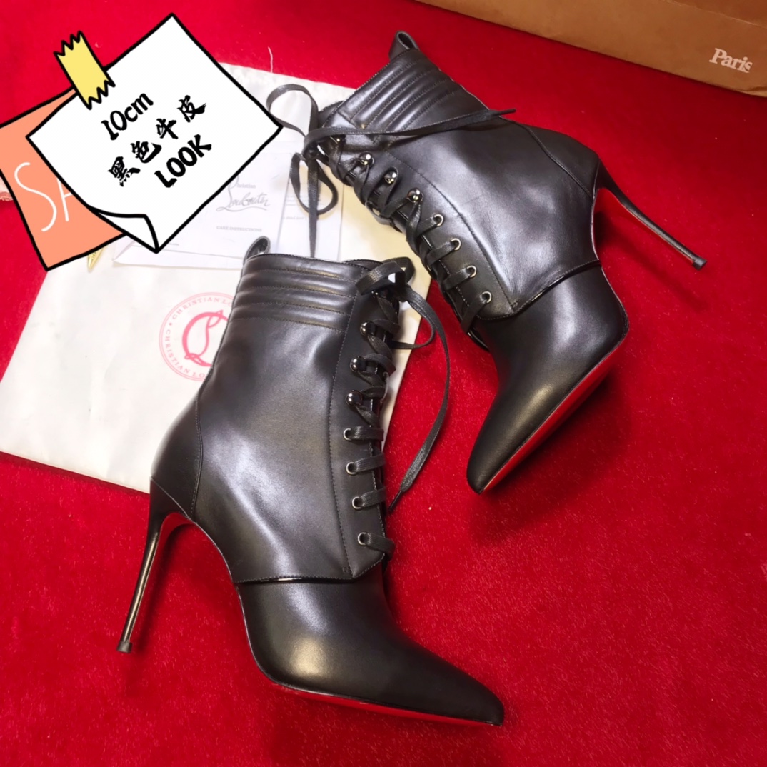 NO:100453,High-end customized 2025 autumn and winter boot series!  H10Cm, size 34-42. Private mold trademark zipper, leather broadsole, .902-024 black cowhide, official website synchronization. 10-inch boots Standard European code. Reference:902-024 Color:black/black Material:cowhide Lining:goat leather Heel height:10Cm Sole:leather sole Size:EUR 34-42 (US 4-11):,,christian louboutin,boots,cowhide,Leather soles19860909高端订制 2025秋冬靴系列！ H10Cm,尺码34-42码.私模商标拉链,真皮大底,.902-024黑牛皮,官网同步.10寸靴 标准欧码. Reference:902-024 Color:black/black Material:cowhide Lining:goat leather Heel heigh:10Cm Sole:leather sole Size:EUR 34－42（US 4一11) :,,christian louboutin,boots,cowhide,Leather soles,Women's Shoes