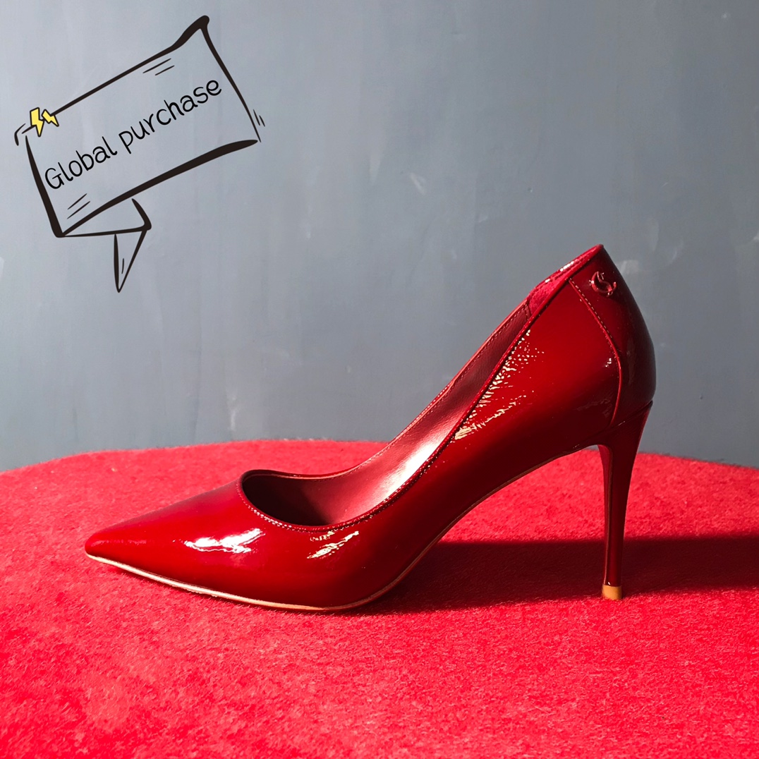 NO:100465,High-end custom 2025 spring and summer gift shoes classic model H8.5Cm, size 34-42. genuine leather outsole. 9039-claw. Wine red wrinkle and slim leather. Wine red sheepskin. Wine red trademark buckle. Standard European code No:9039-A Color:wine/wine Material:patent leather Lining:goat leather Heel height:8.5Cm Sole:leather sole Size:EUR 35-42 (US 4-11):,,christian louboutin, sheepskin,Leather soles19860909高端订制 2025春夏礼鞋精典款 H8.5Cm,尺码34-42码.真皮大底.9039-爪.酒红色皱柒皮.酒红色羊皮里.酒红色商标扣. 标准欧码 No:9039-A Color:wine/wine Material:patent leather Lining:goat leather Heel heigh:8.5Cm Sole:leather sole Size:EUR 35－42（US 4一11) :,,christian louboutin,sheepskin,Leather soles,Women's Shoes