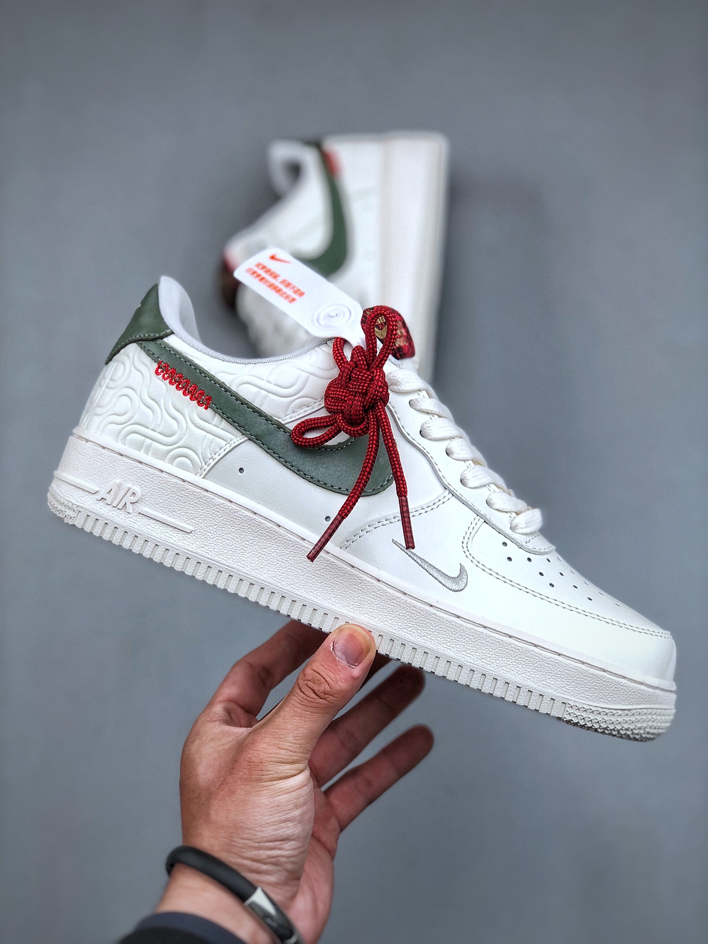 💰真标180💰公司级260💰纯原320 Nike Air Force 1 '07 Low 蛇年限定 原楦头原纸板 打造纯正空军版型 #专注外贸渠道 全掌内置蜂窝气垫 #原盒配件 原厂中底钢印、拉帮完美 官方同步上架官方货号：HV5979-130 尺码：36-46（半）