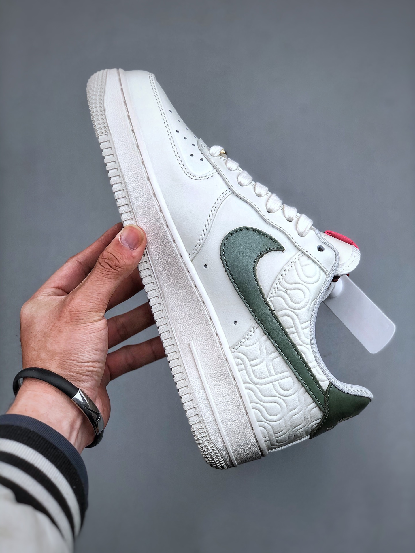 💰真标180💰公司级260💰纯原320 Nike Air Force 1 '07 Low 蛇年限定 原楦头原纸板 打造纯正空军版型 #专注外贸渠道 全掌内置蜂窝气垫 #原盒配件 原厂中底钢印、拉帮完美 官方同步上架官方货号：HV5979-130 尺码：36-46（半）