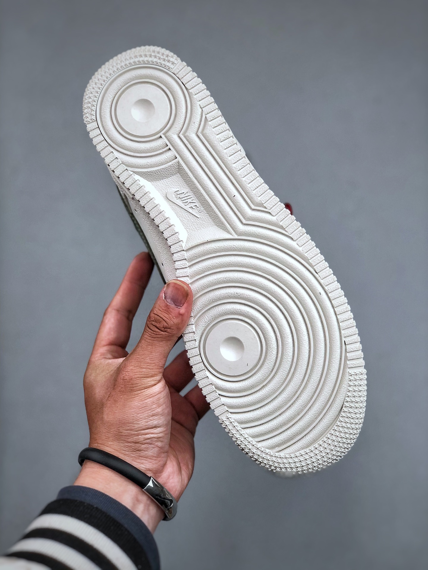 💰真标180💰公司级260💰纯原320 Nike Air Force 1 '07 Low 蛇年限定 原楦头原纸板 打造纯正空军版型 #专注外贸渠道 全掌内置蜂窝气垫 #原盒配件 原厂中底钢印、拉帮完美 官方同步上架官方货号：HV5979-130 尺码：36-46（半）