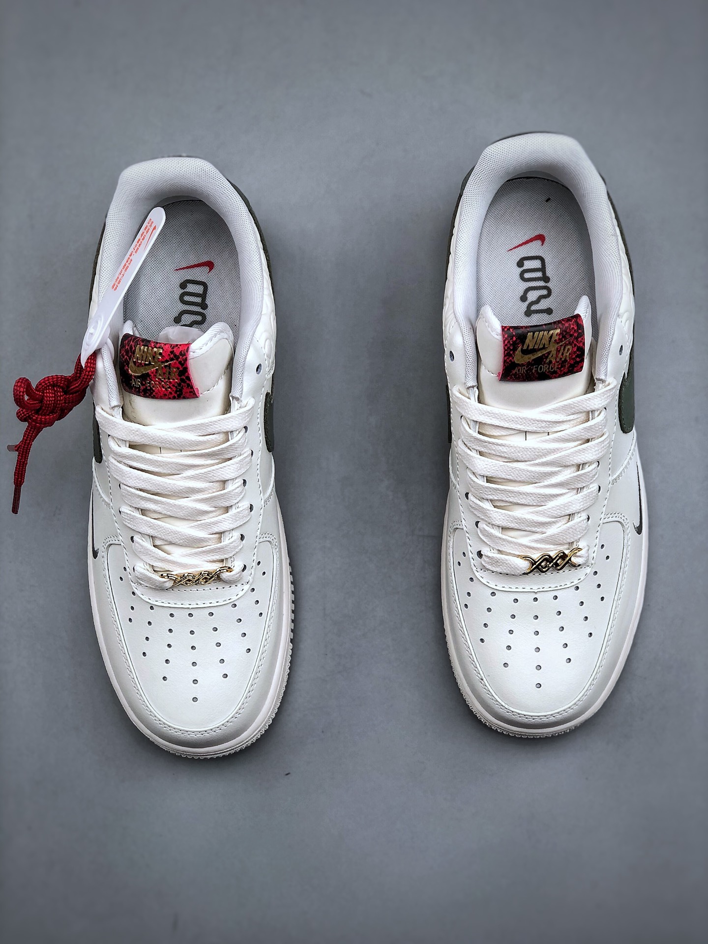 💰真标180💰公司级260💰纯原320 Nike Air Force 1 '07 Low 蛇年限定 原楦头原纸板 打造纯正空军版型 #专注外贸渠道 全掌内置蜂窝气垫 #原盒配件 原厂中底钢印、拉帮完美 官方同步上架官方货号：HV5979-130 尺码：36-46（半）