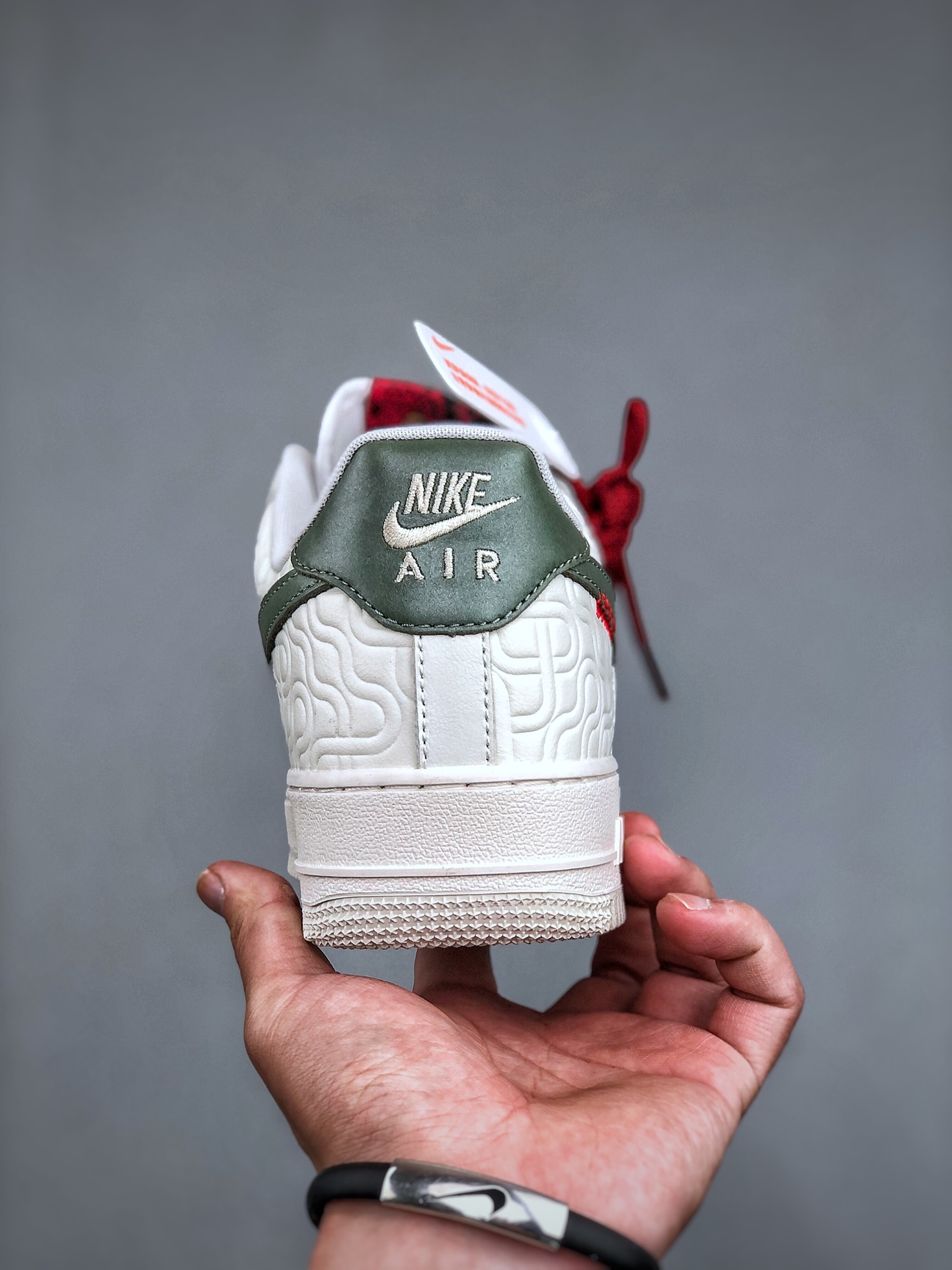 💰真标180💰公司级260💰纯原320 Nike Air Force 1 '07 Low 蛇年限定 原楦头原纸板 打造纯正空军版型 #专注外贸渠道 全掌内置蜂窝气垫 #原盒配件 原厂中底钢印、拉帮完美 官方同步上架官方货号：HV5979-130 尺码：36-46（半）