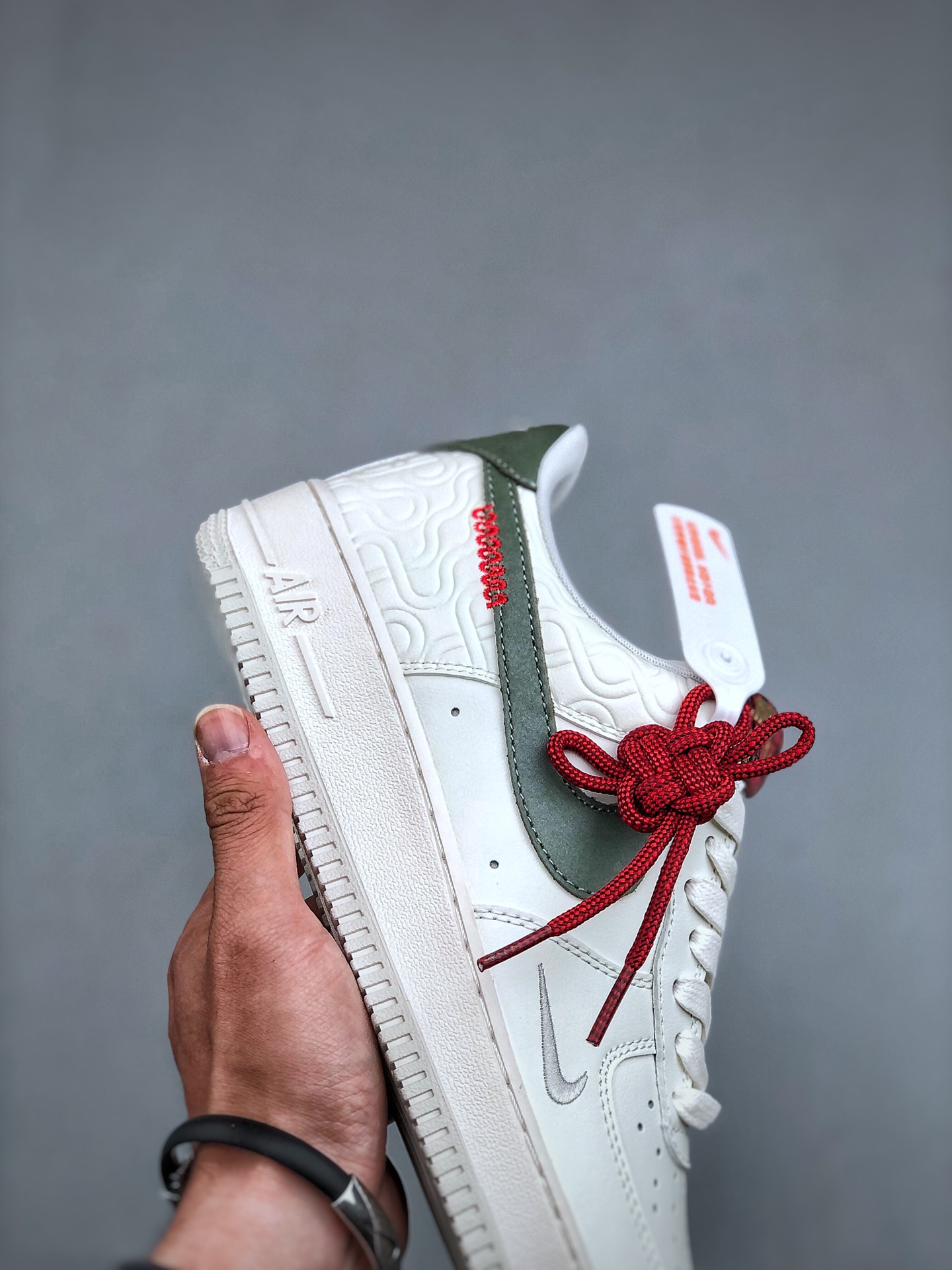 💰真标180💰公司级260💰纯原320 Nike Air Force 1 '07 Low 蛇年限定 原楦头原纸板 打造纯正空军版型 #专注外贸渠道 全掌内置蜂窝气垫 #原盒配件 原厂中底钢印、拉帮完美 官方同步上架官方货号：HV5979-130 尺码：36-46（半）