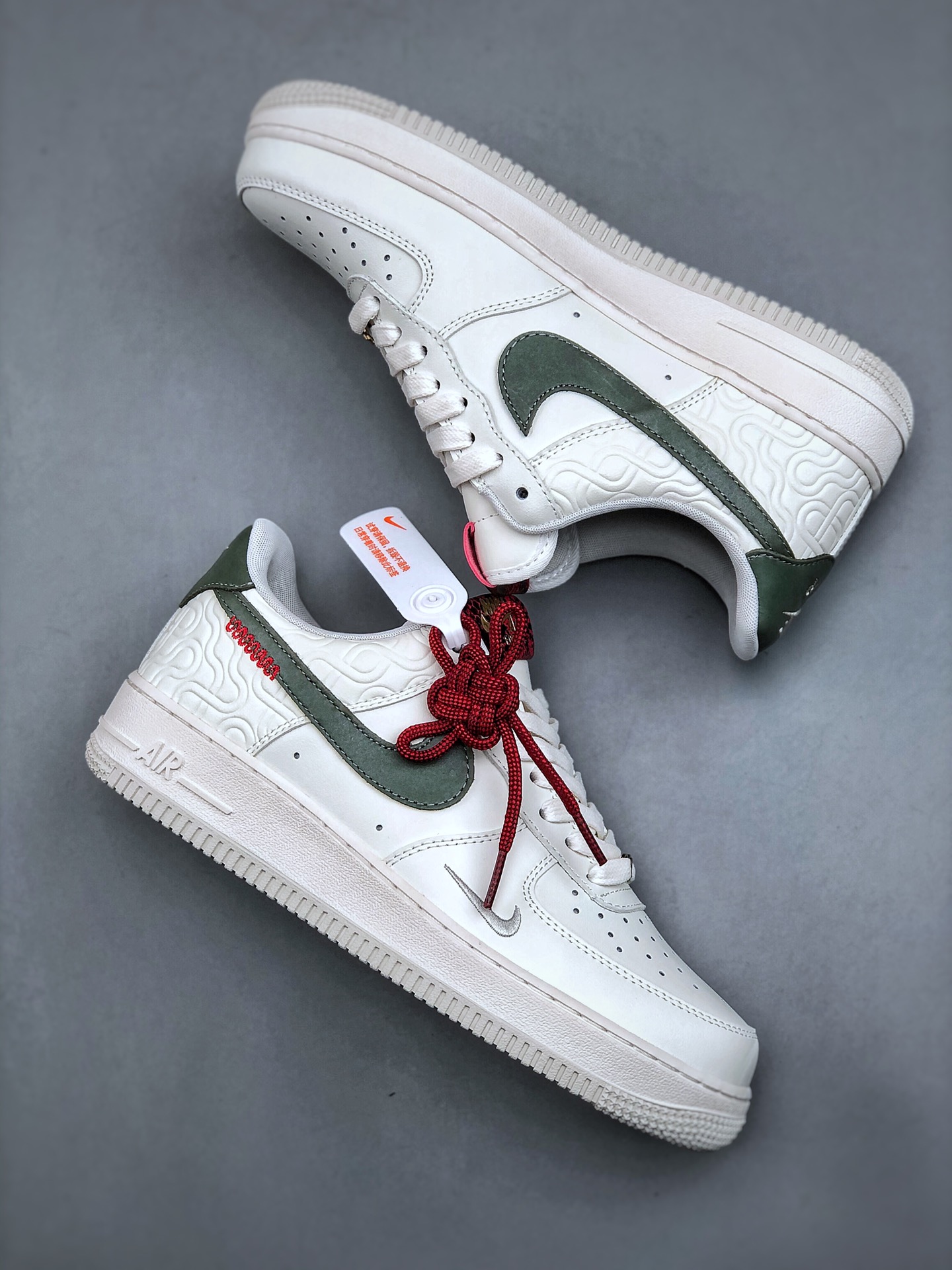 💰真标180💰公司级260💰纯原320 Nike Air Force 1 '07 Low 蛇年限定 原楦头原纸板 打造纯正空军版型 #专注外贸渠道 全掌内置蜂窝气垫 #原盒配件 原厂中底钢印、拉帮完美 官方同步上架官方货号：HV5979-130 尺码：36-46（半）