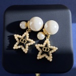 Dior Dior Fashion Sentido Avançado de Pérolas penduradas penduradas pentagrama de óleo preto Brincos em forma de brinco de ervas 1 Dior Dior Fashion Sentido Avançado de Pérolas penduradas penduradas pentagrama de óleo preto Brincos em forma de brinco de ervas