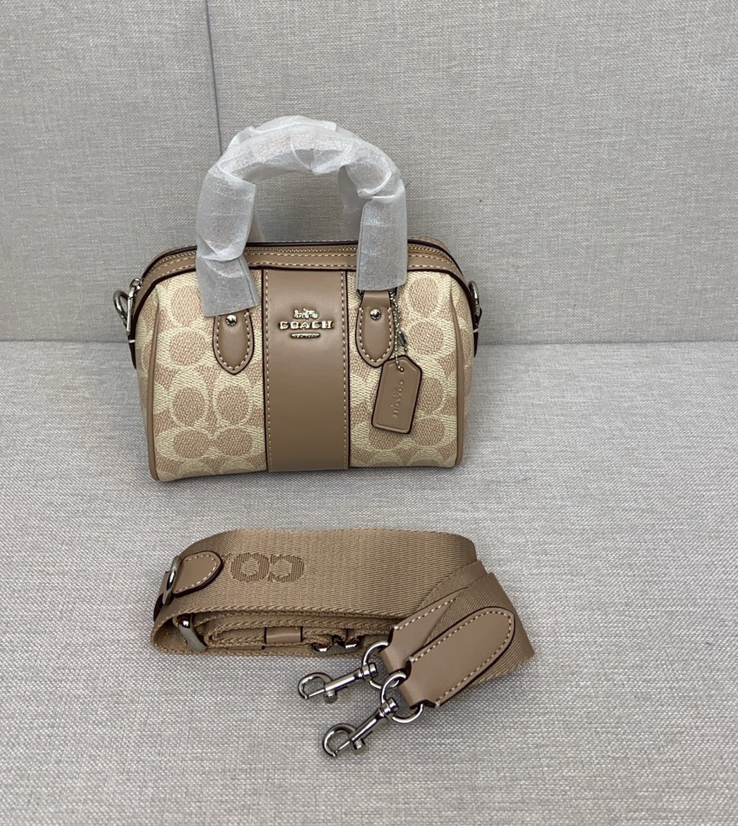 CW331coach new September release Rowan Boston bucket bag in dark brown with red trim. The new version of Coach Rowan large Boston bucket bag can be carried by hand or worn crossbody. It has a large capacity and is very practical, measuring 16.5 inches. image 1
