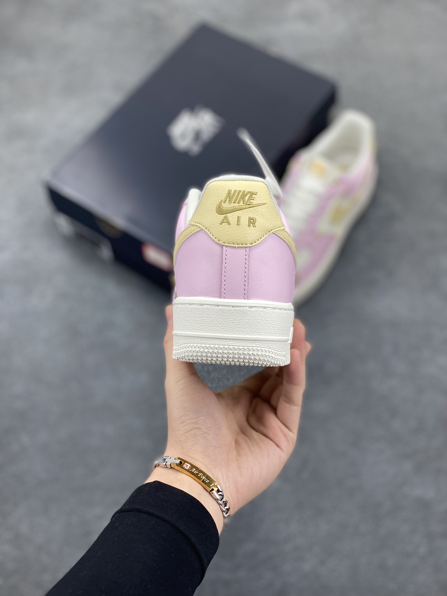 图片[4]-Air Force 1\’ 07 粉金 原楦头原纸板 打造纯正空军版型 专注外贸渠道 全掌内置蜂窝气垫 #原盒配件 原厂中底钢印、拉帮完美 货号：IB2574-600 尺码：35.5 36 36.5 37.5 38 38.5 39 40 40.5 41 42 42.5 43 44 44.5 45-选品中心