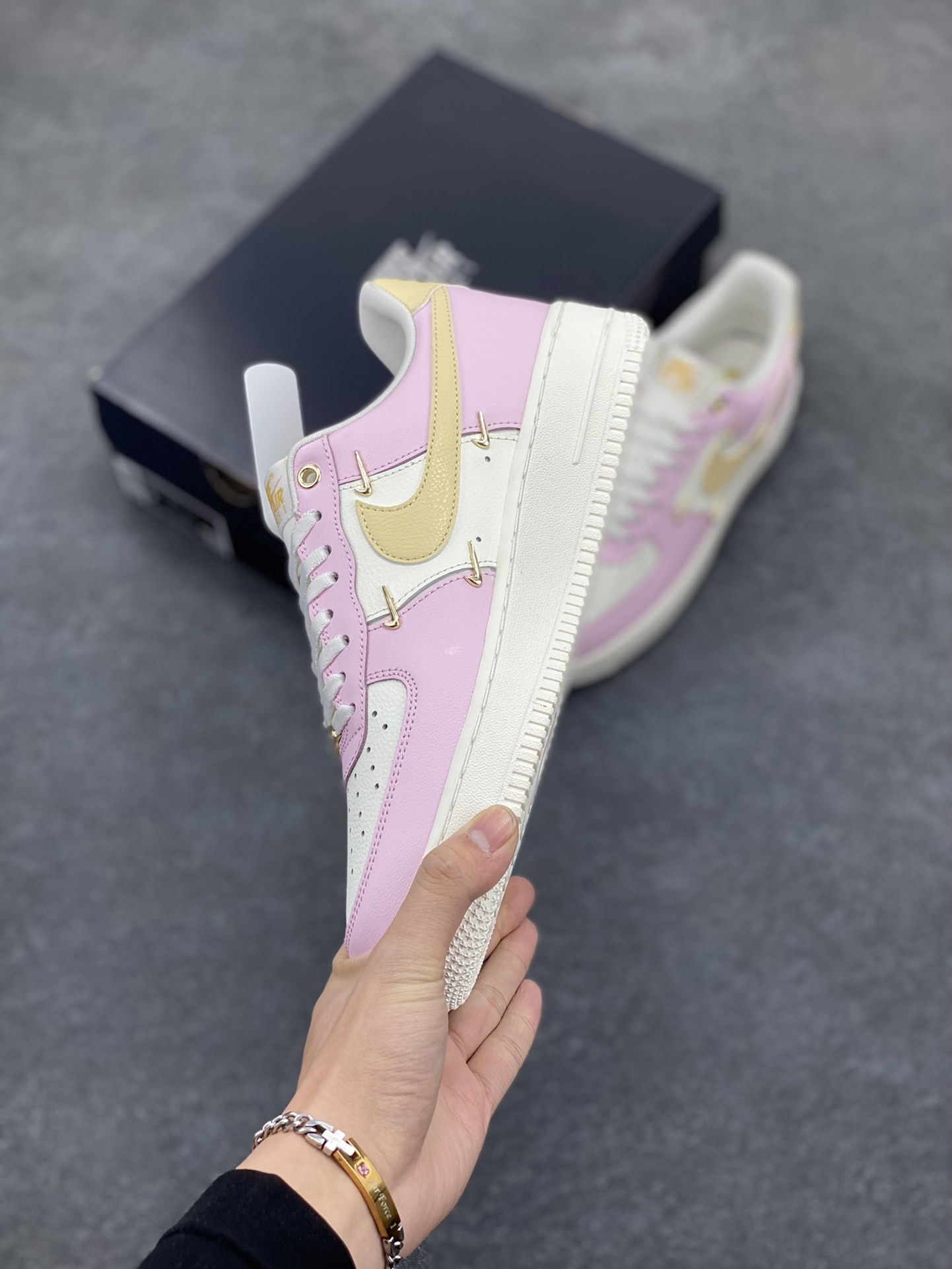 图片[3]-Air Force 1\’ 07 粉金 原楦头原纸板 打造纯正空军版型 专注外贸渠道 全掌内置蜂窝气垫 #原盒配件 原厂中底钢印、拉帮完美 货号：IB2574-600 尺码：35.5 36 36.5 37.5 38 38.5 39 40 40.5 41 42 42.5 43 44 44.5 45-选品中心