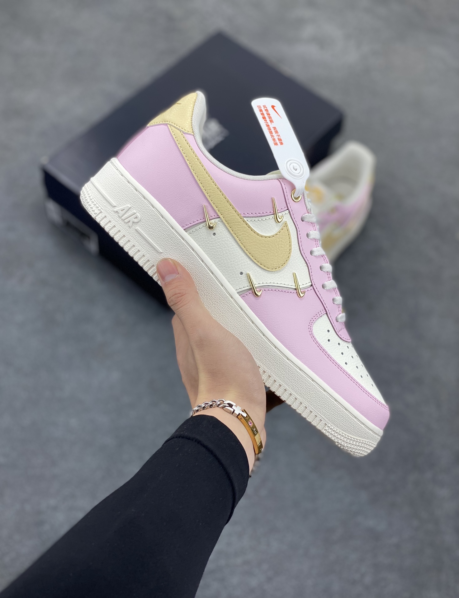 Air Force 1\’ 07 粉金 原楦头原纸板 打造纯正空军版型 专注外贸渠道 全掌内置蜂窝气垫 #原盒配件 原厂中底钢印、拉帮完美 货号:IB2574-600 尺码:35.5 36 36.5 37.5 38 38.5 39 40 40.5 41 42 42.5 43 44 44.5 45-选品中心