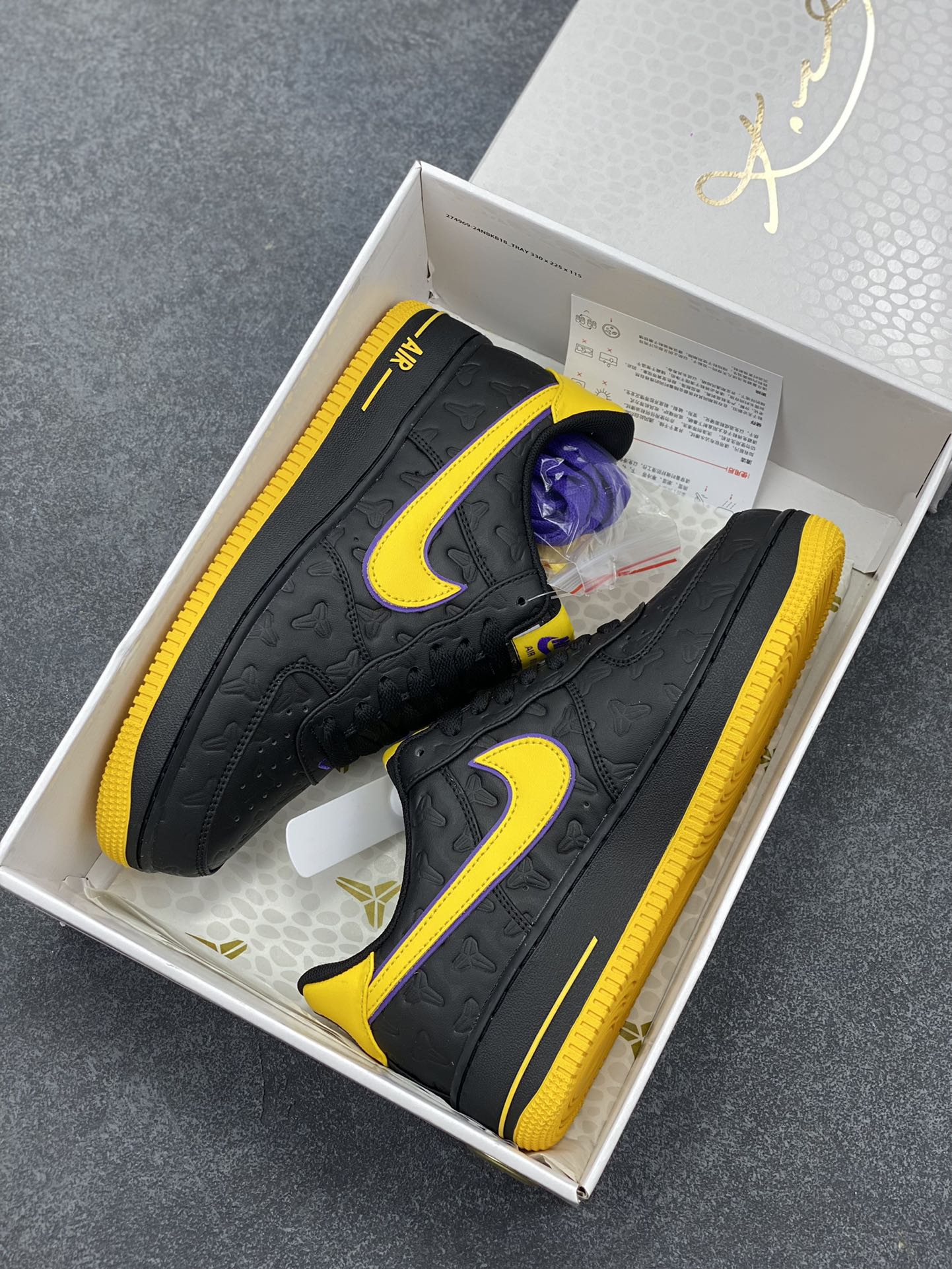 图片[9]-Nk Air Force 1\’07 Low 致敬曼巴 空军一号低帮休闲板鞋 原楦头原纸板 打造纯正空军版型#专注外贸渠道 全掌内置蜂窝气垫 #原盒配件 原厂中底钢印、拉帮完美 货号：HV5122-001 尺码：36 36.5 37.5 38 38.5 39 40 40.5 41 42 42.5 43 44 44.5 45-选品中心