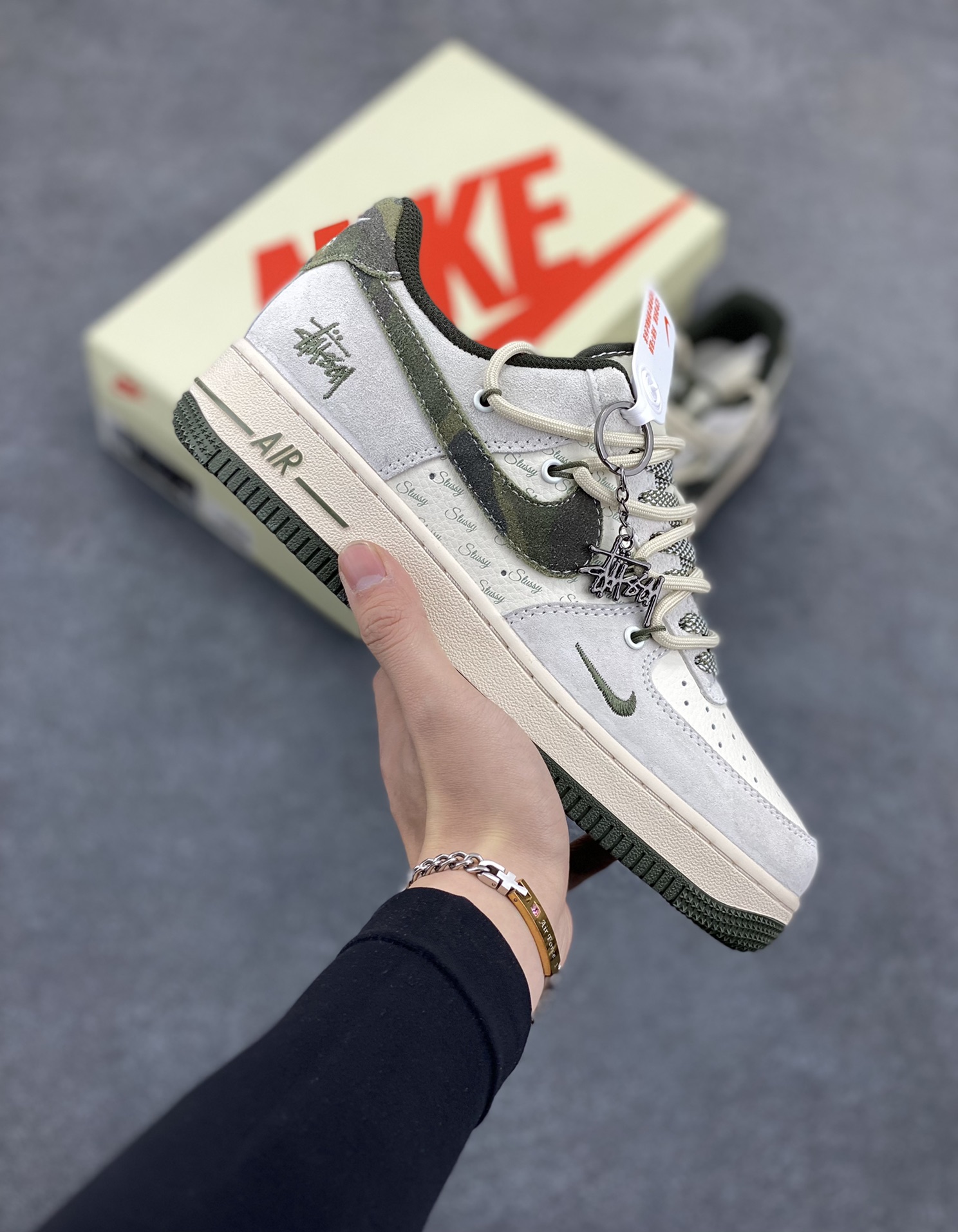 NIke Air Force 1 \'07 Low “斯图西联名--迷彩勾抽绳”空军一号 低帮 运动鞋 休闲鞋 折边针车 工艺难度大 原楦头原纸板 原装鞋盒 定制五金配件 内置全掌气垫 原厂鞋底 货号：DM6688-014 尺码：36 36.5 37.5 38 38.5 39 40 40.5 41 42 42.5 43 44 44.5 45-选品中心