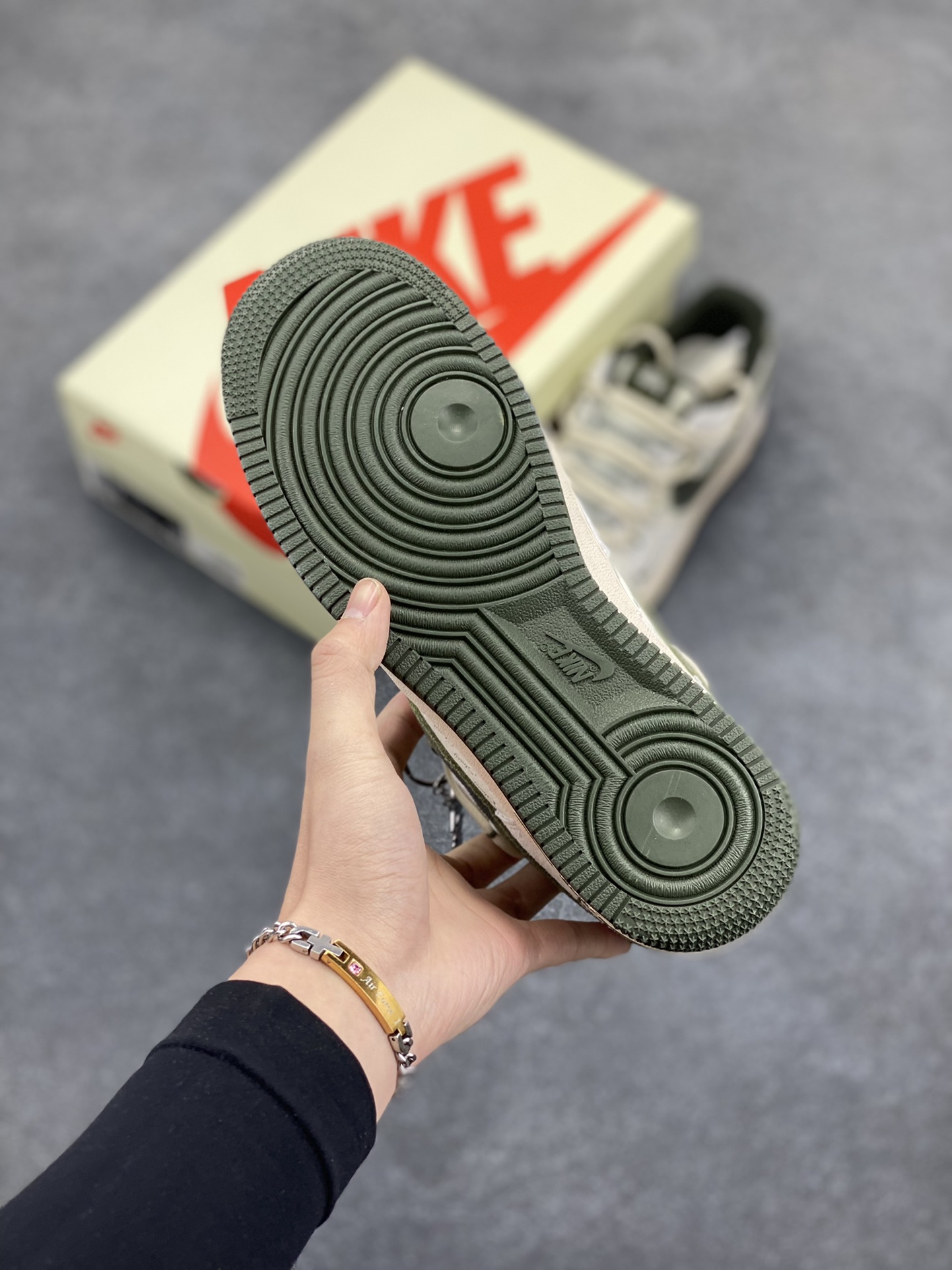 图片[5]-NIke Air Force 1 \’07 Low “斯图西联名–迷彩勾抽绳”空军一号 低帮 运动鞋 休闲鞋 折边针车 工艺难度大 原楦头原纸板 原装鞋盒 定制五金配件 内置全掌气垫 原厂鞋底 货号：DM6688-014 尺码：36 36.5 37.5 38 38.5 39 40 40.5 41 42 42.5 43 44 44.5 45-选品中心