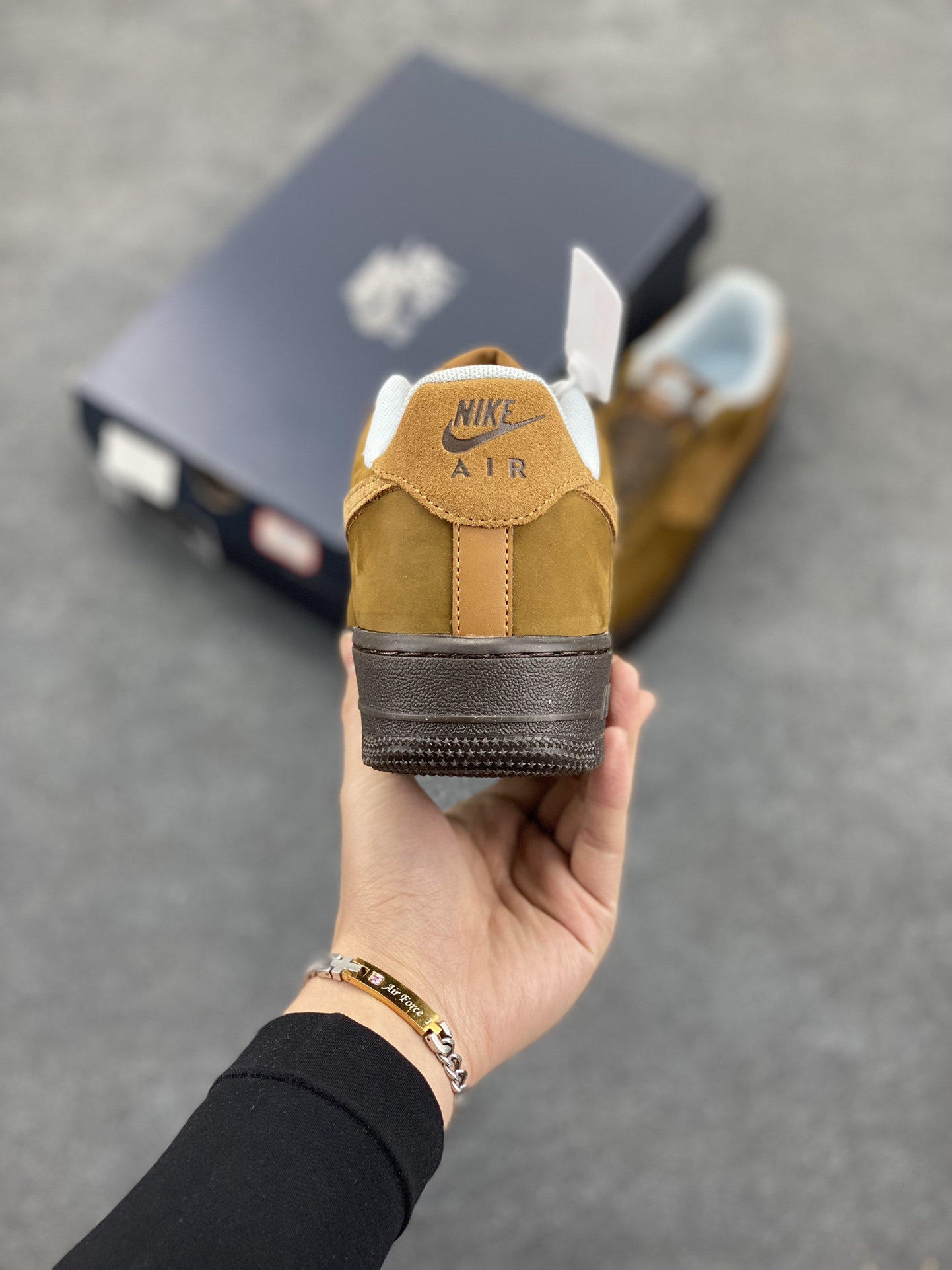 图片[4]-Air Force 1\’ 07 棕褐 原楦头原纸板 打造纯正空军版型 专注外贸渠道 全掌内置蜂窝气垫 #原盒配件 原厂中底钢印、拉帮完美 货号：IB4617-222 尺码：35.5 36 36.5 37.5 38 38.5 39 40 40.5 41 42 42.5 43 44 44.5 45-选品中心