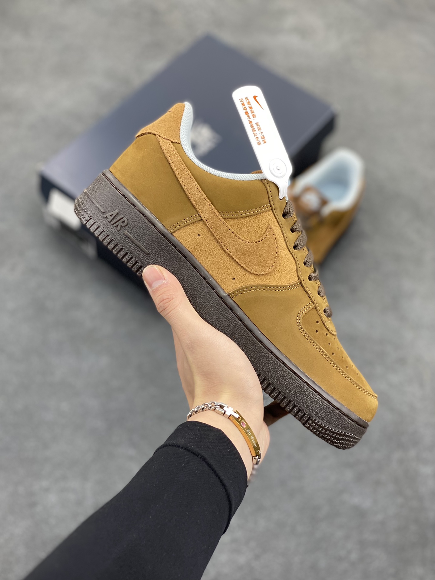Air Force 1\’ 07 棕褐 原楦头原纸板 打造纯正空军版型 专注外贸渠道 全掌内置蜂窝气垫 #原盒配件 原厂中底钢印、拉帮完美 货号:IB4617-222 尺码:35.5 36 36.5 37.5 38 38.5 39 40 40.5 41 42 42.5 43 44 44.5 45-选品中心