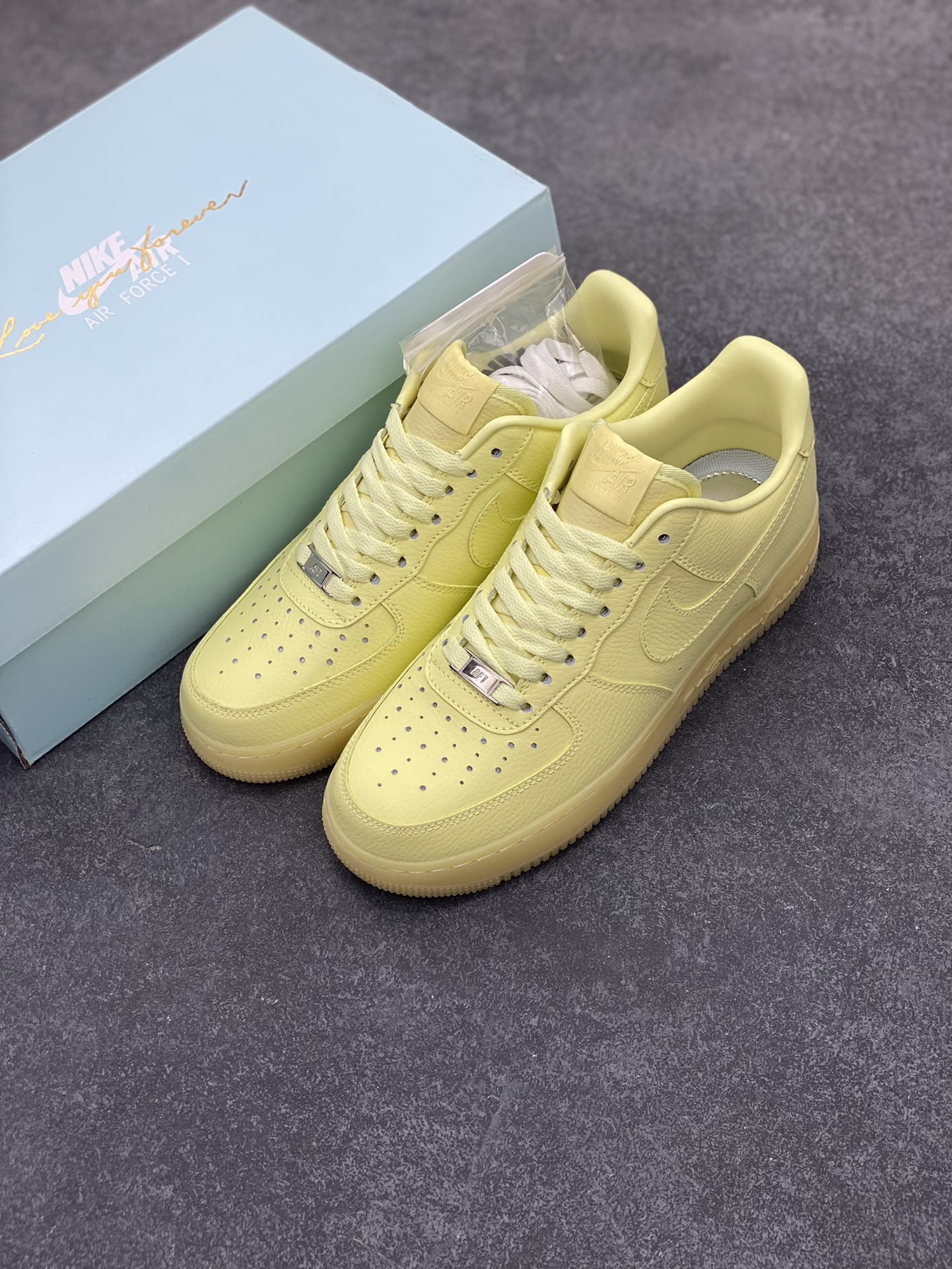 图片[8]-Nike Air Force 1 07 low空军一号 荔枝纹水晶 板鞋 原楦头原纸板 打造纯正空军版型#专注外贸渠道 全掌内置蜂窝气垫 #原盒配件 原厂中底钢印、拉帮完美 货号：CZ8065-800 尺码：36 36.5 37.5 38 38.5 39 40 40.5 41 42 42.5 43 44 44.5 45-选品中心